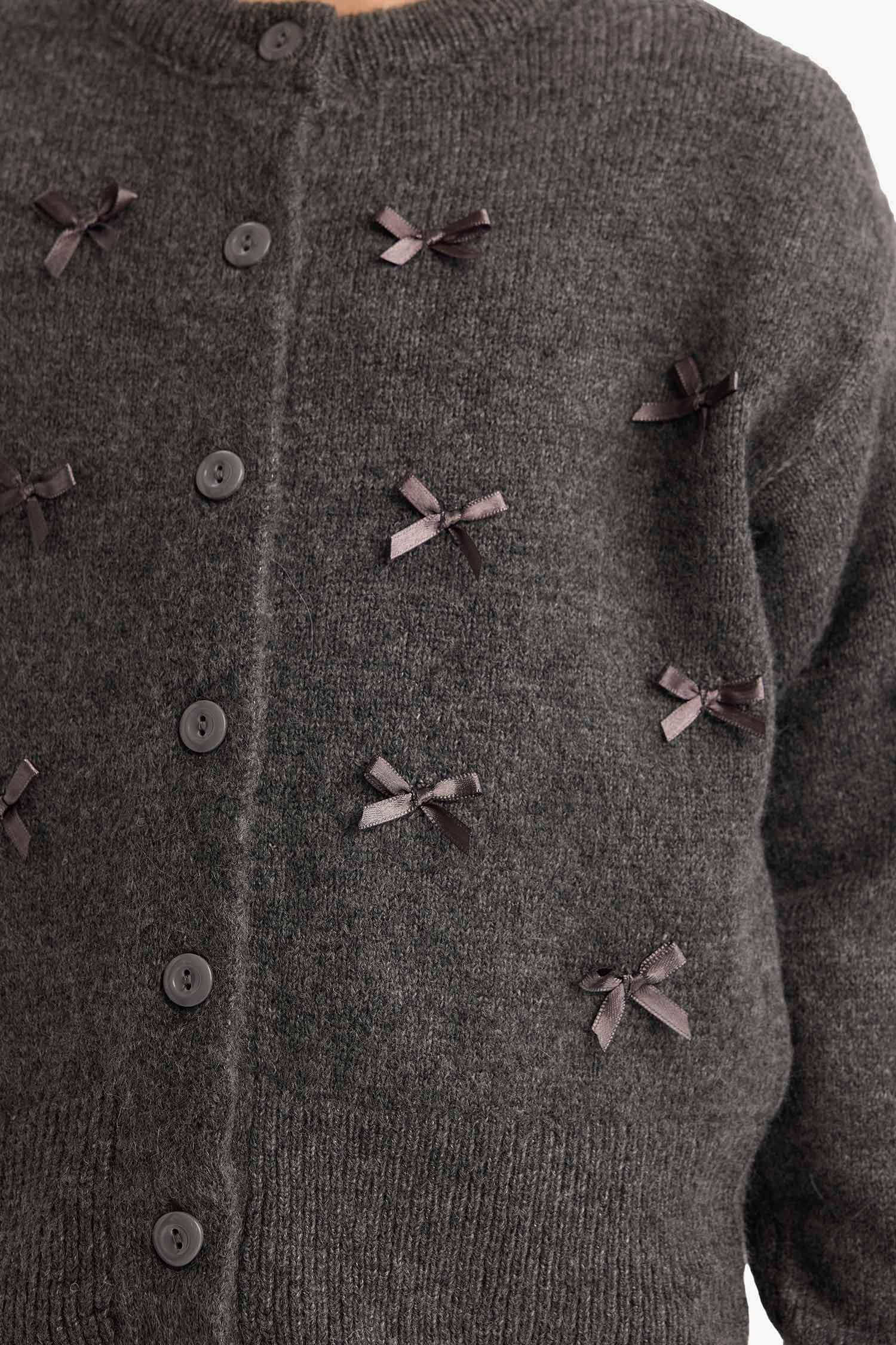 Kız Çocuk Bisiklet Yaka Fiyonklu Düğmeli Hırka