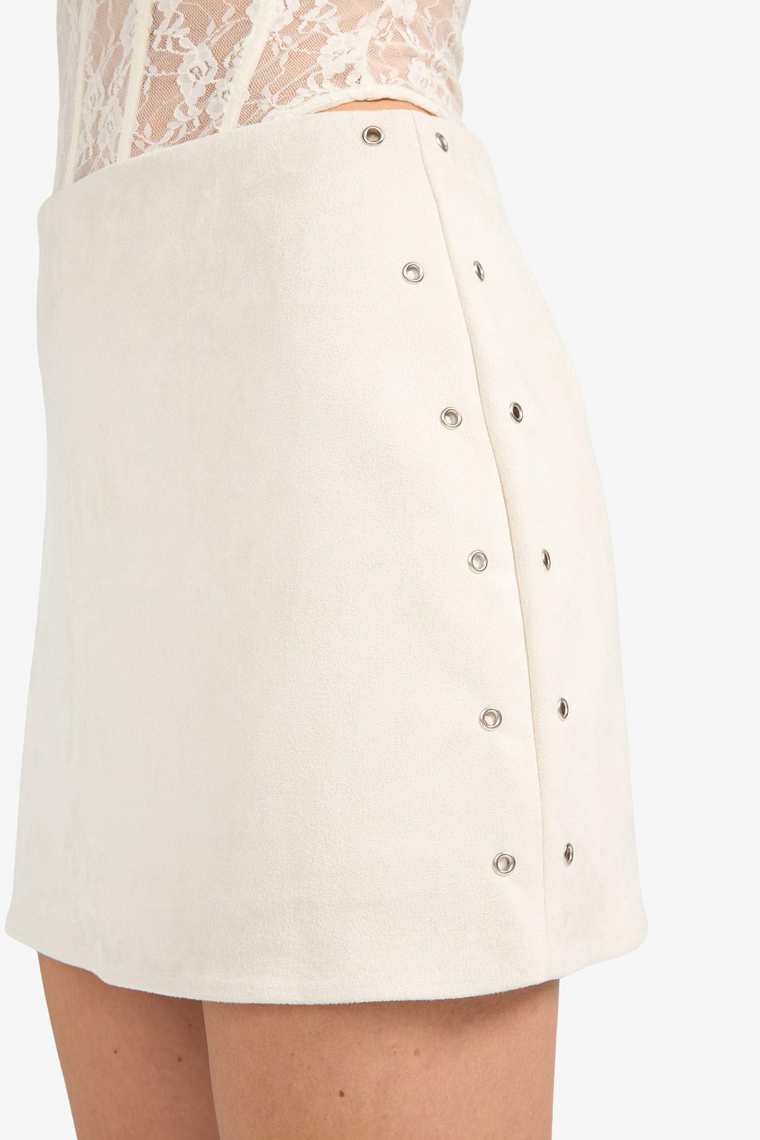 تنورة قصيرة شمواه بخصر عادي