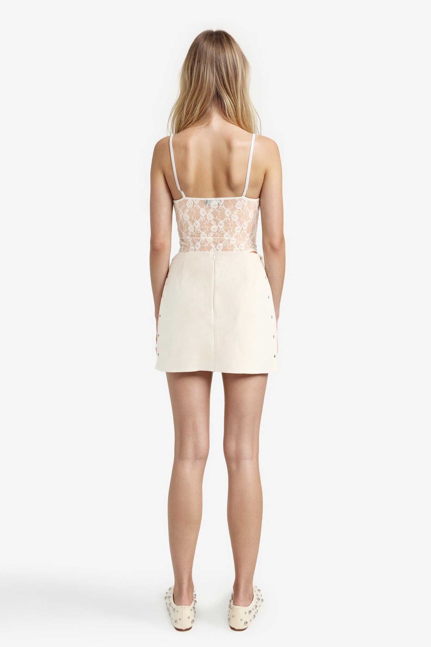 تنورة قصيرة شمواه بخصر عادي