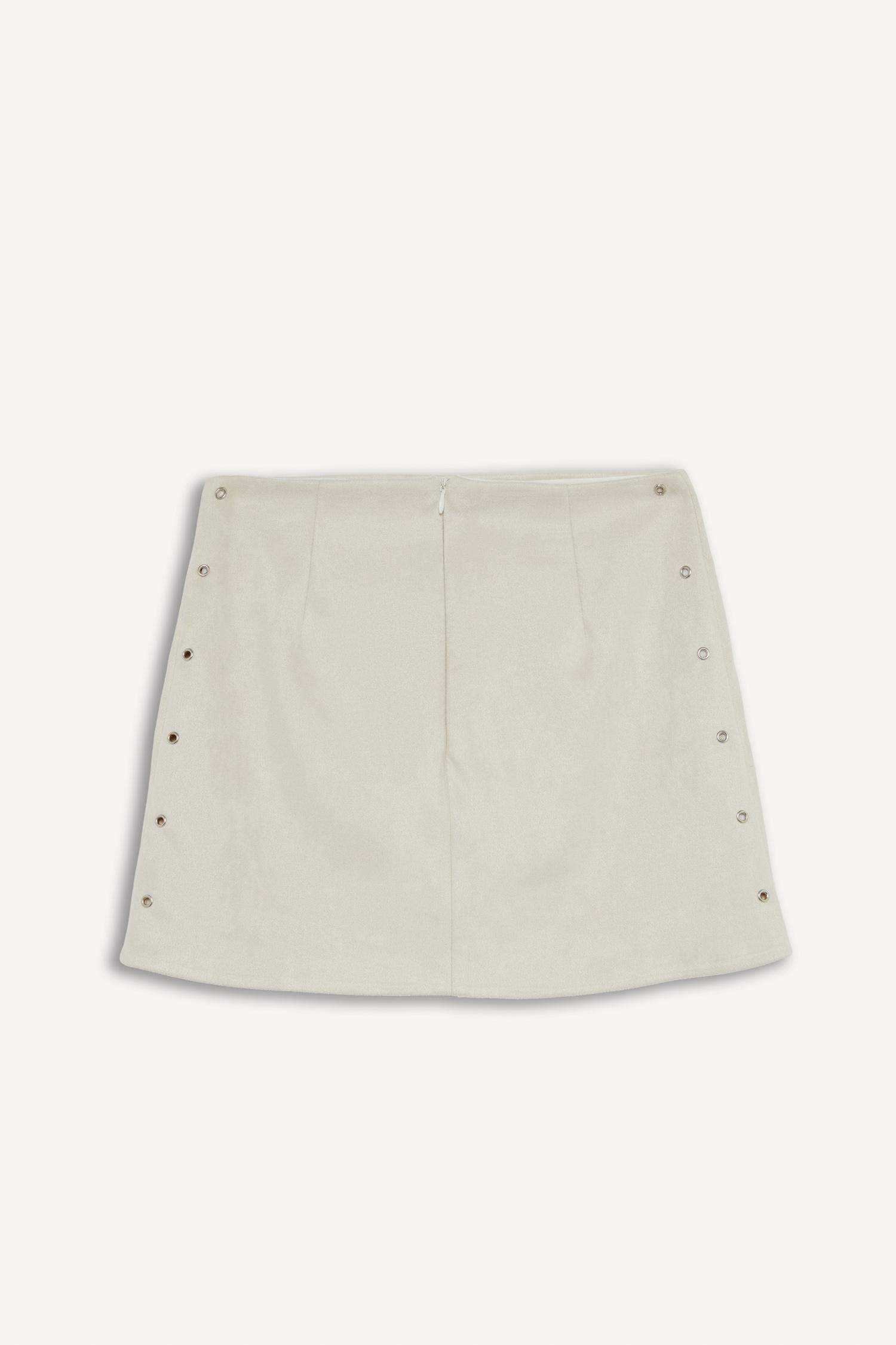 تنورة قصيرة شمواه بخصر عادي