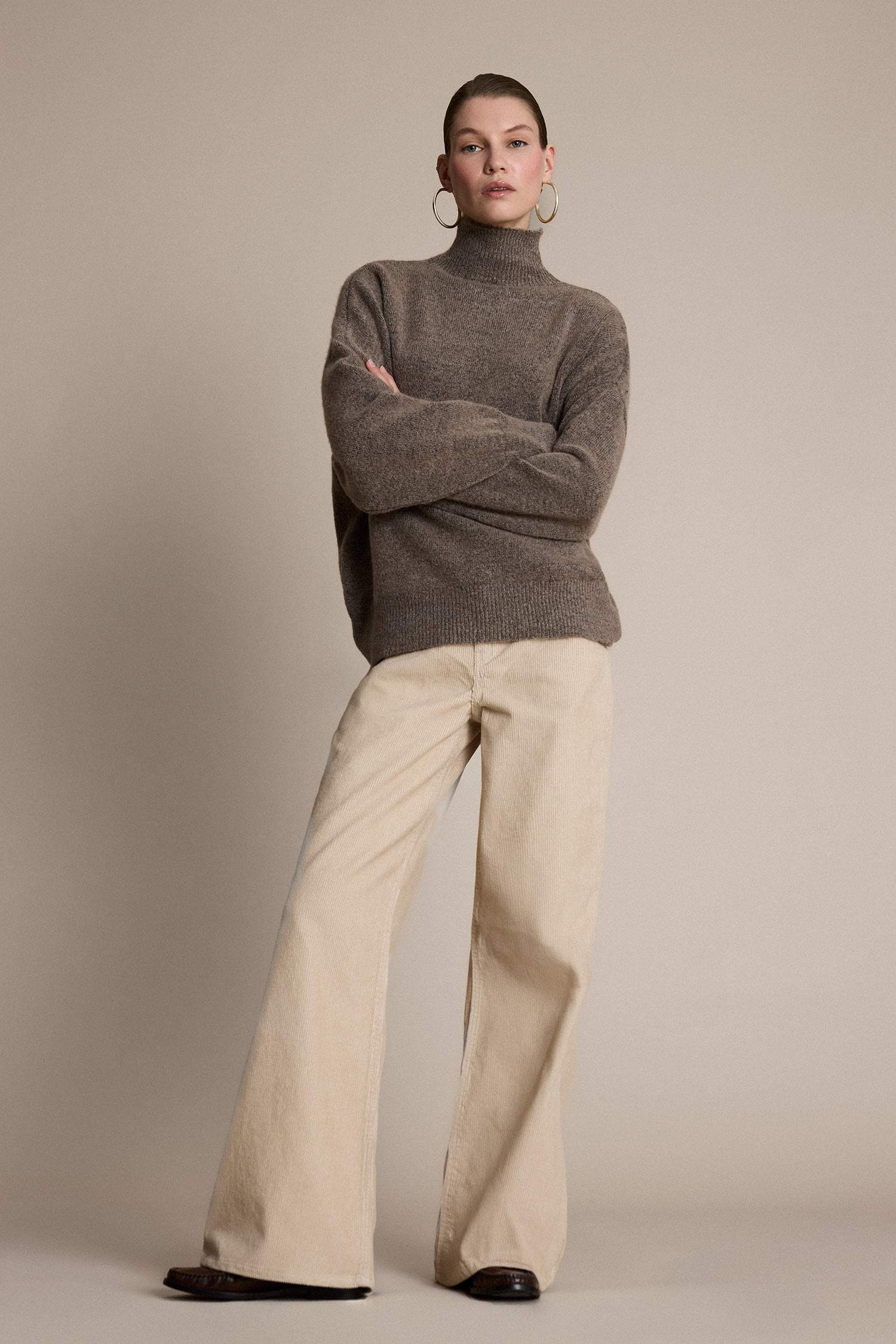 Широкие брюки с высокой талией из вельвета с двумя карманами