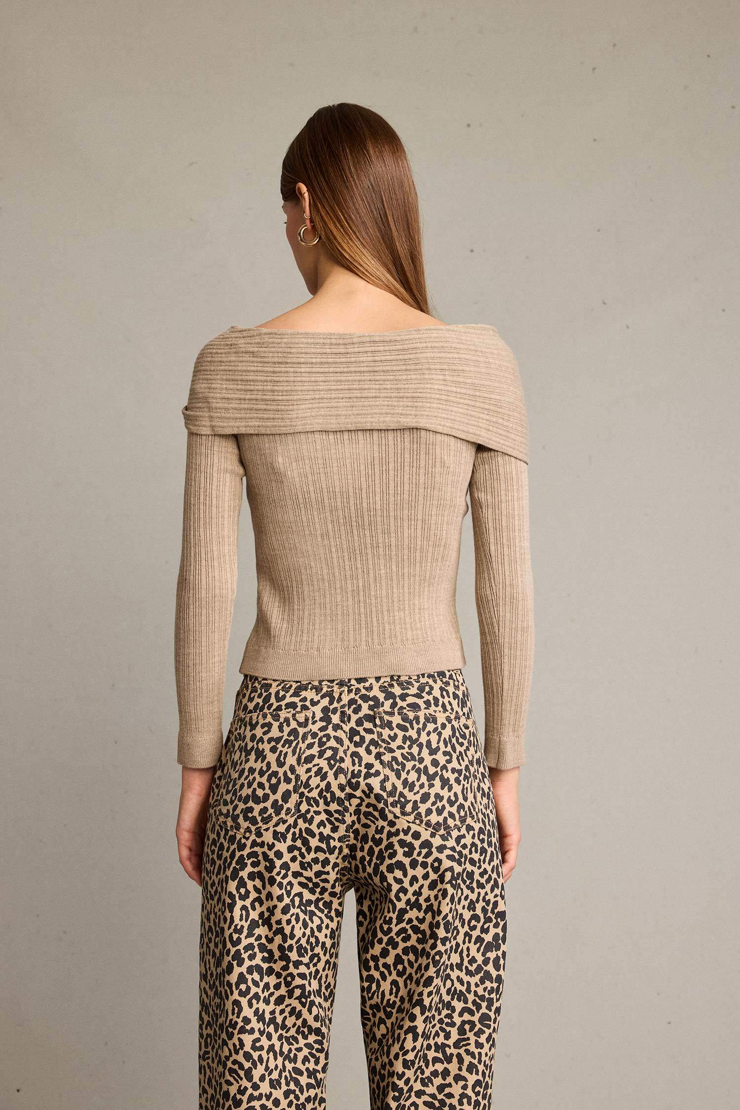 Açık Omuz Toka Detaylı Uzun Kollu Bluz