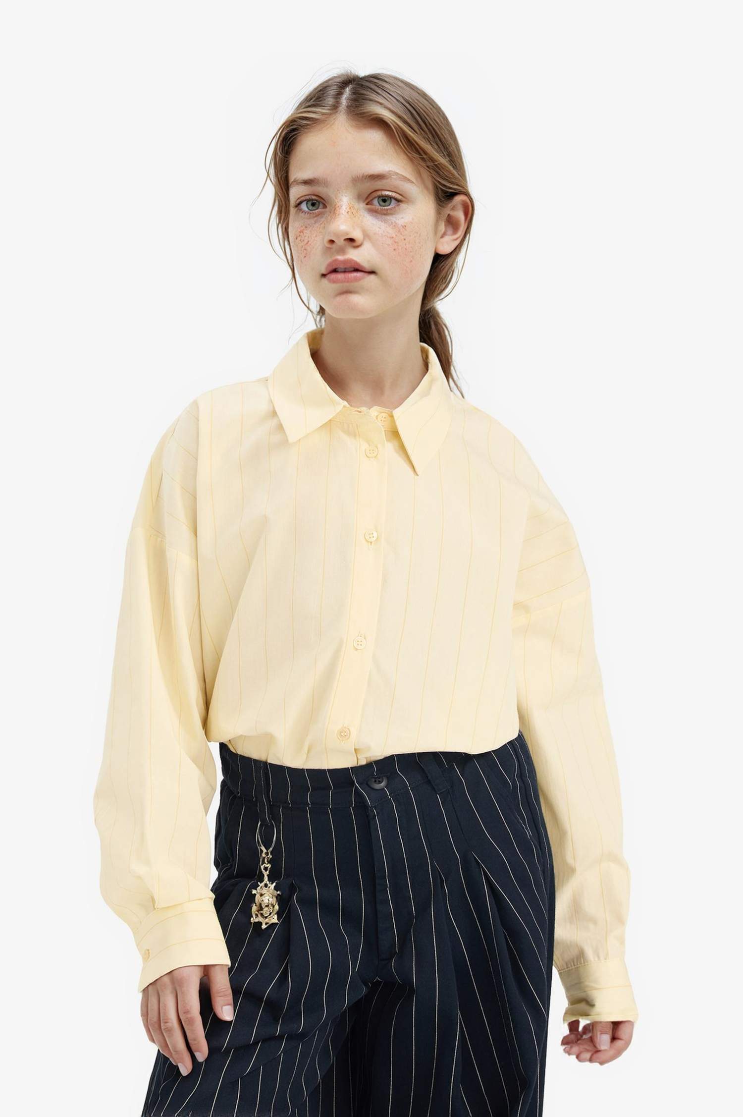 Девочковая поплиновая рубашка с длинными рукавами стандартного покроя