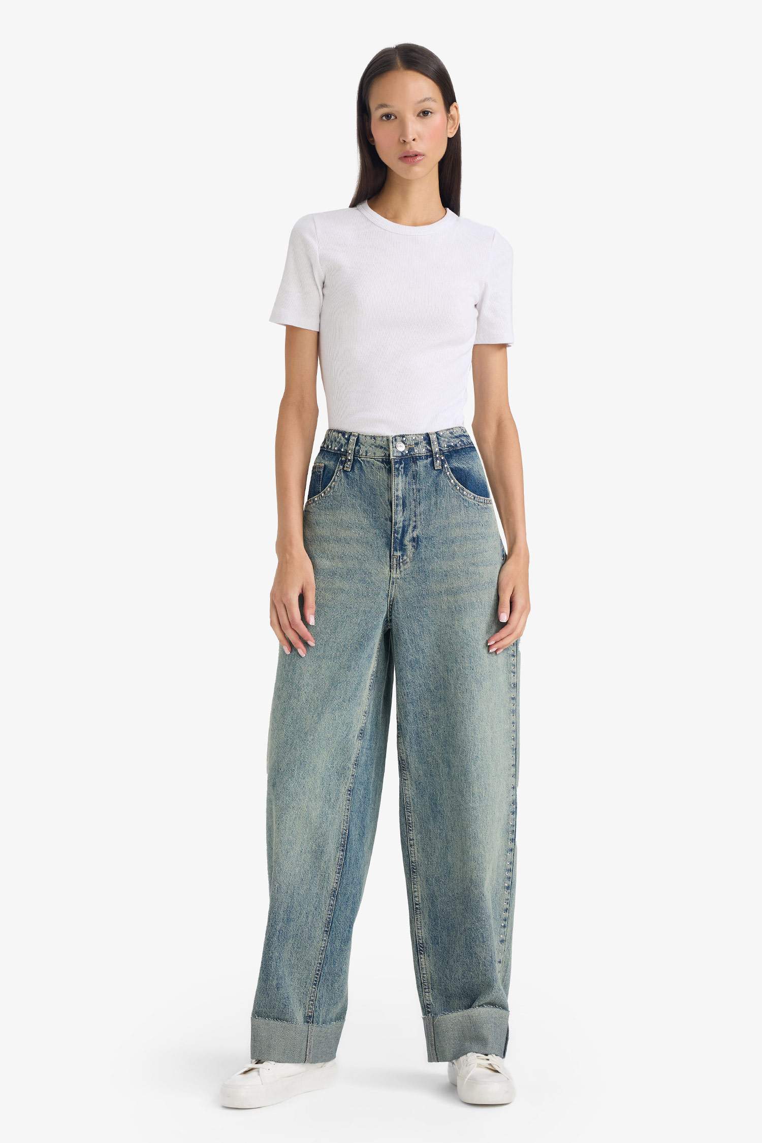 بنطلون جينز قصة مستقيمة بحافة ممزقة وخصر عالي