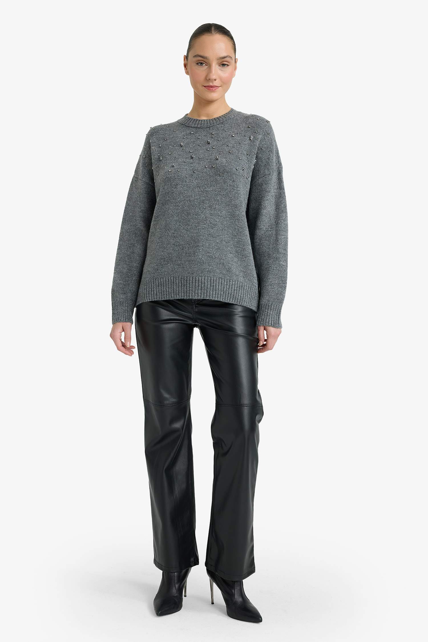 Oversize Geniş Kalıp Bisiklet Yaka İşlemeli Triko Kazak