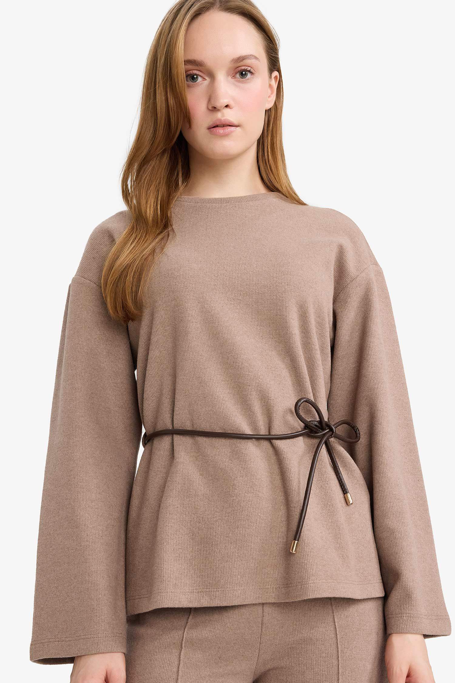 تيشيرت ردن طويل قصة عادية بياخة مستديرة