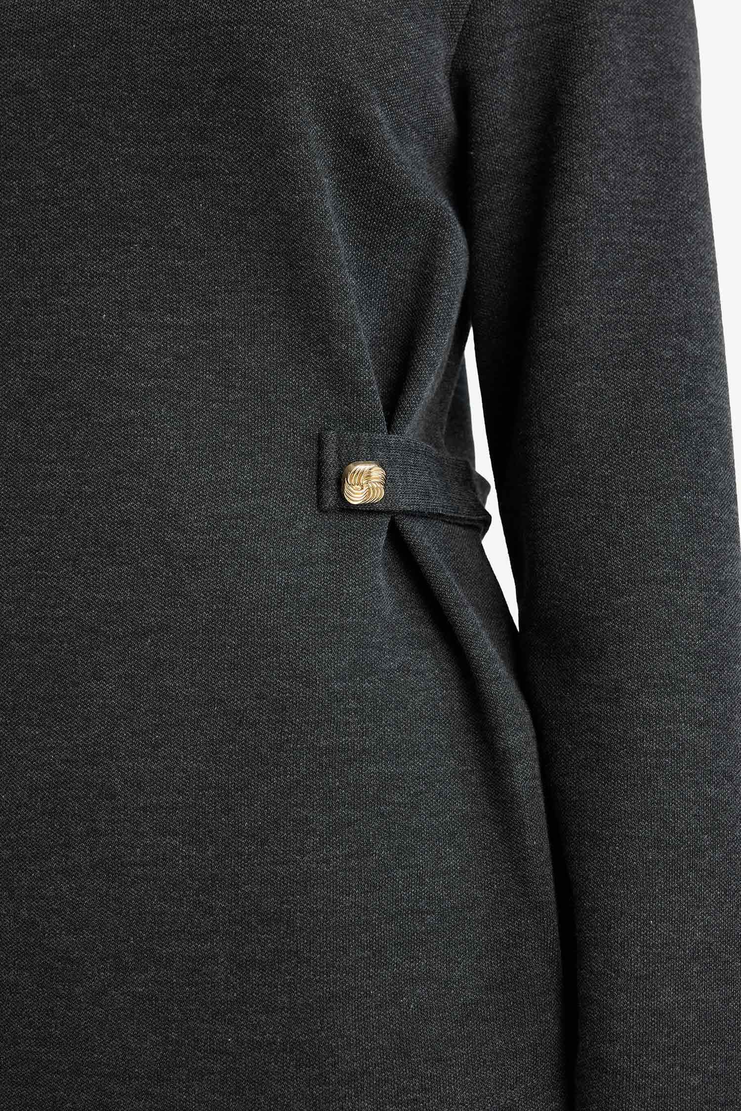 تيشيرت كم طويل بيكيه قصة عادية وياقة عريضة