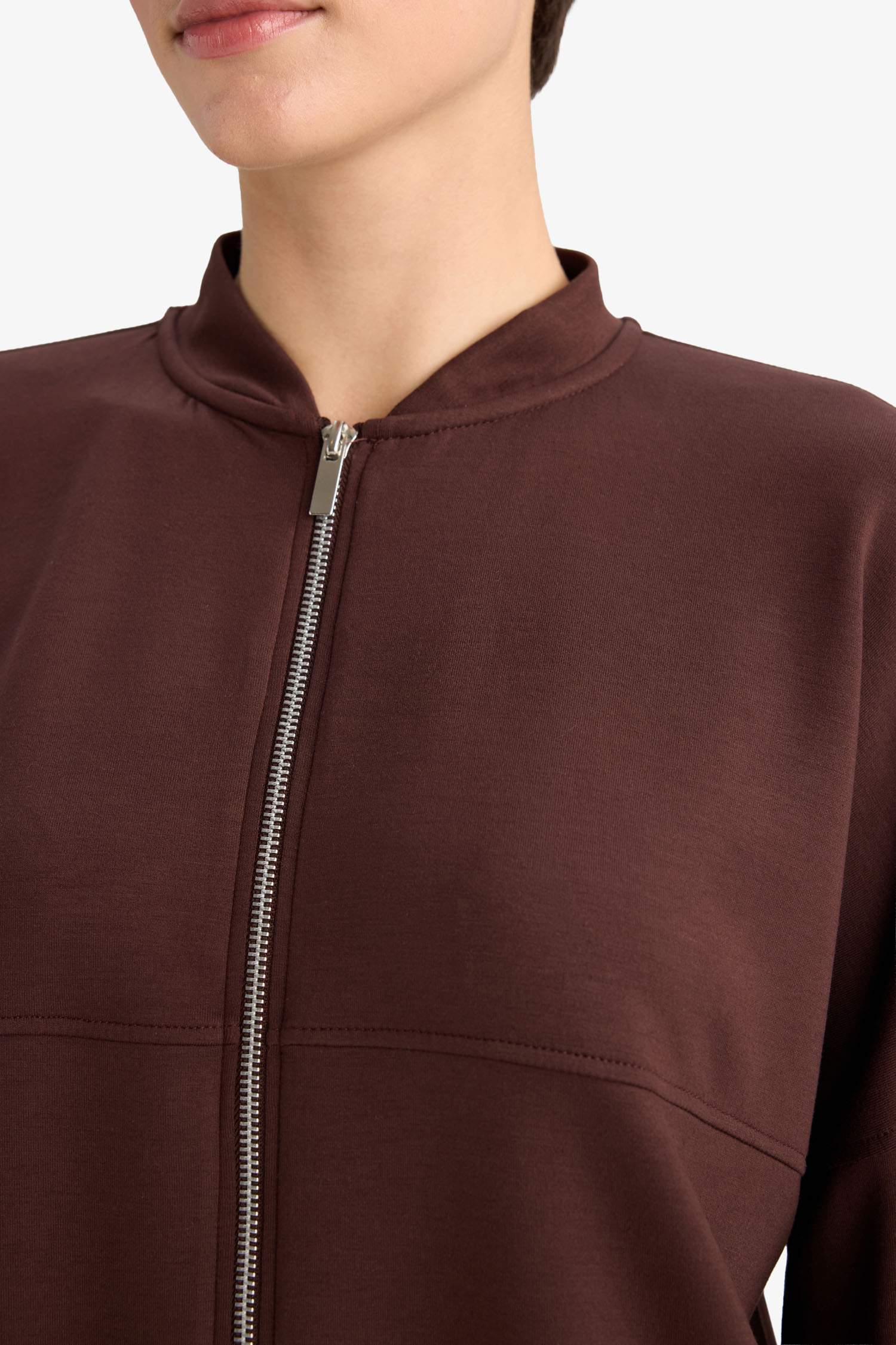 جاكيت بيزك بسحاب