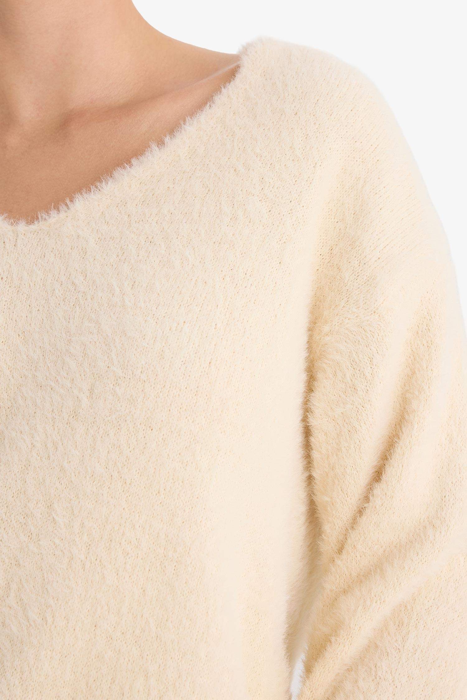 Oversize Geniş Kalıp V Yaka Triko Kazak