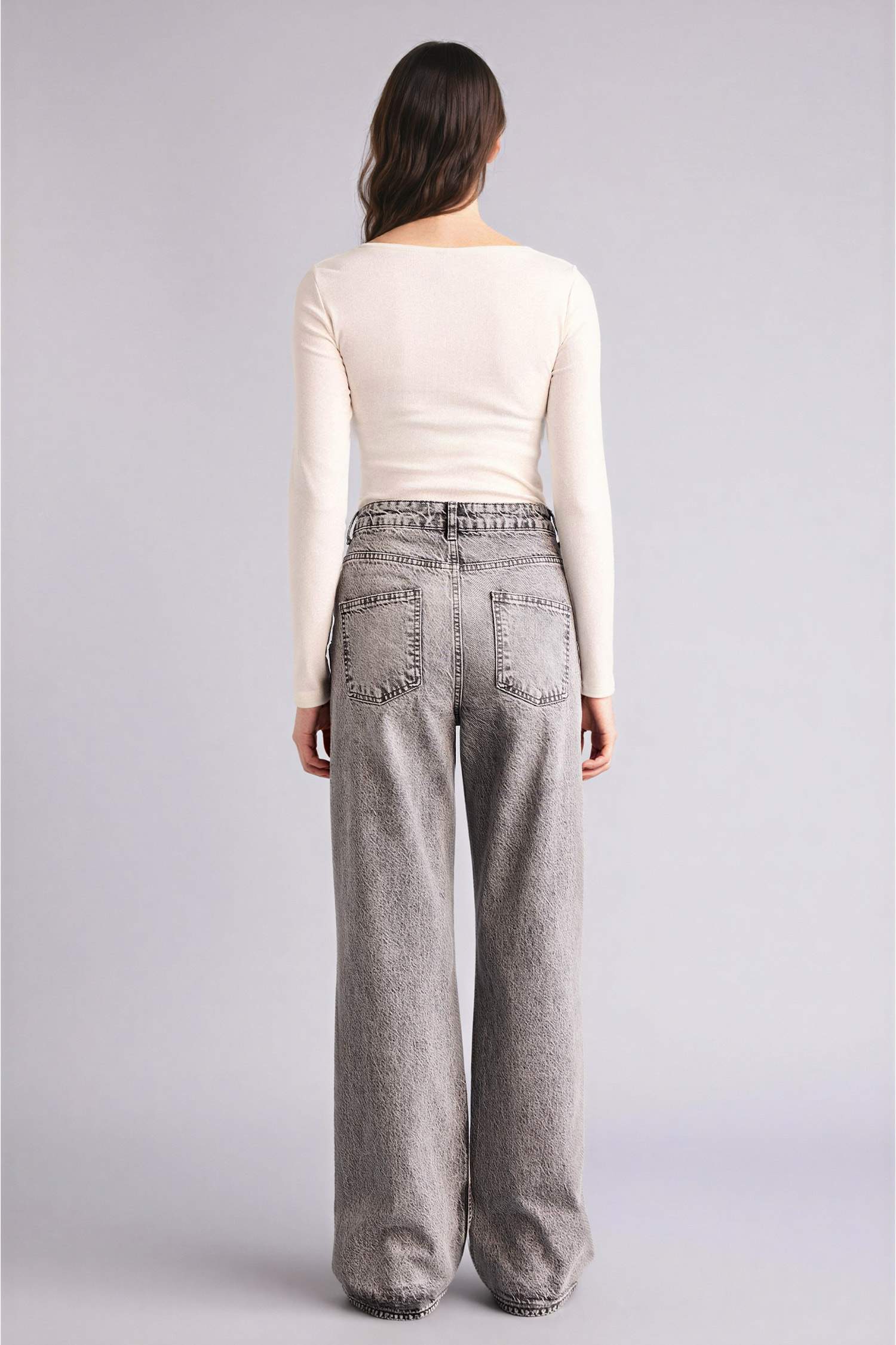 بنطلون جينز قصة مستقيمة وخصر عالي