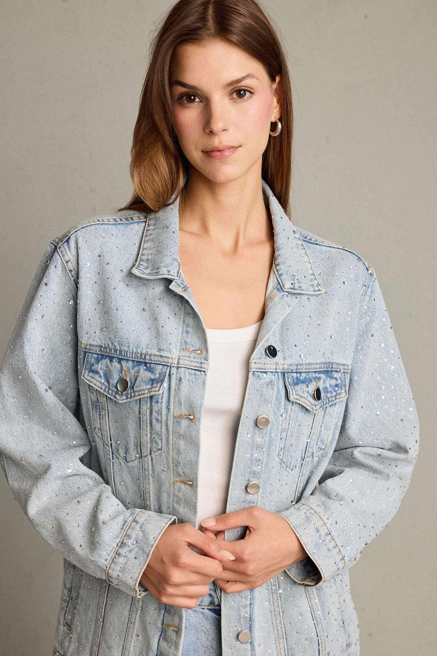 جاكيت جينز بأزرار وجيب