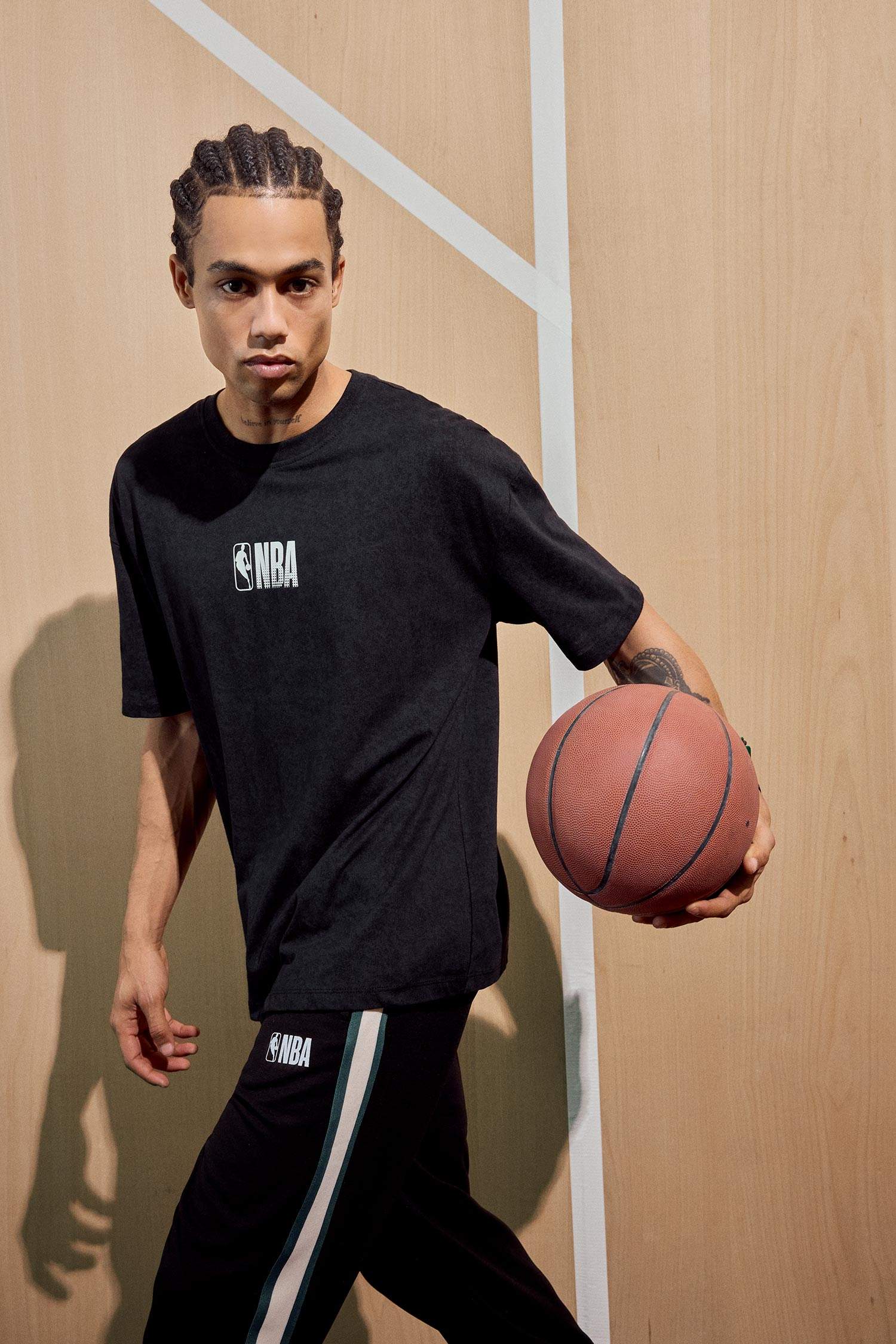 NBA Wordmark Bisiklet Yaka Sırt Baskılı Kısa Kollu Tişört