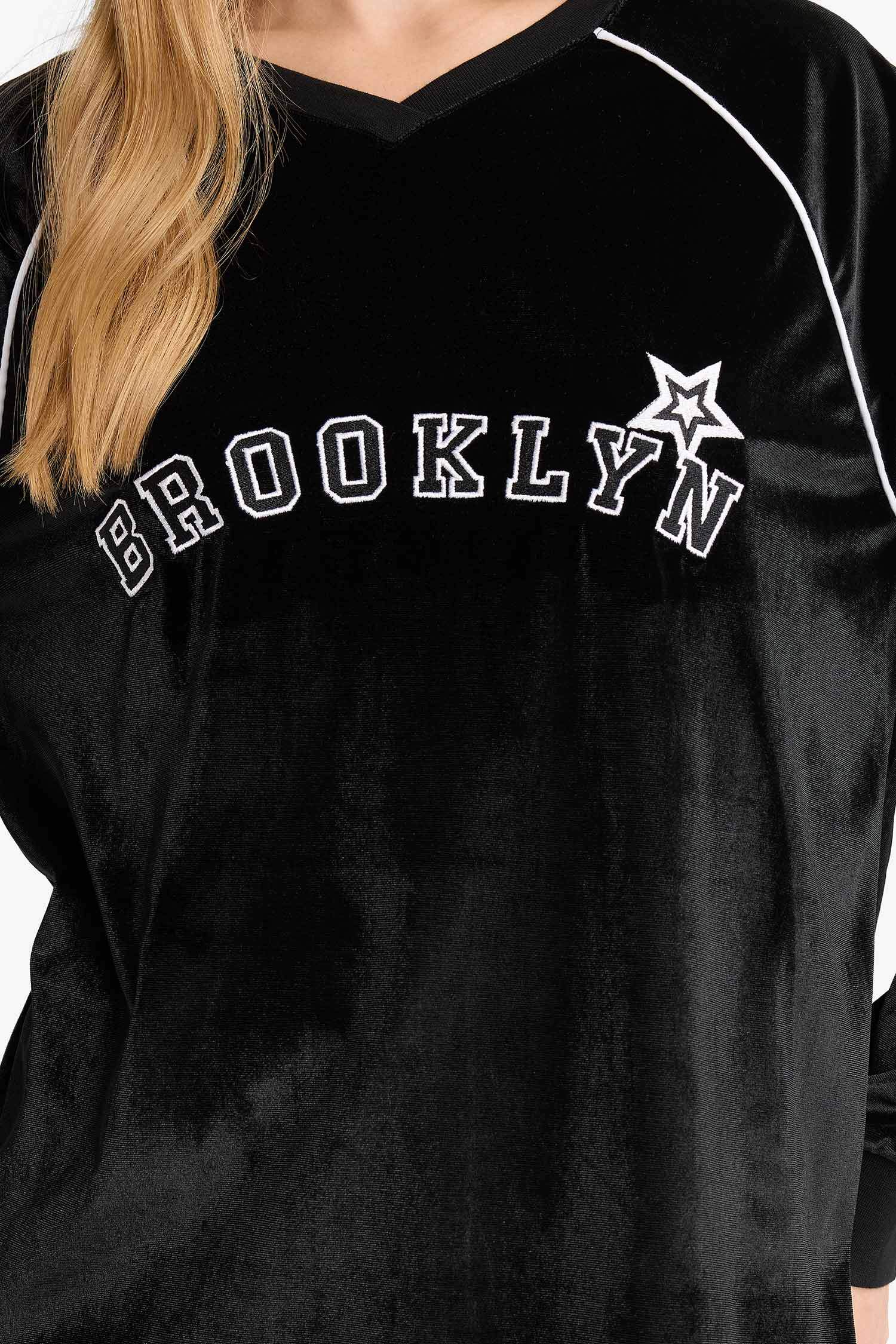 Oversize Geniş Kalıp V Yaka Baskılı Kadife Sweatshirt