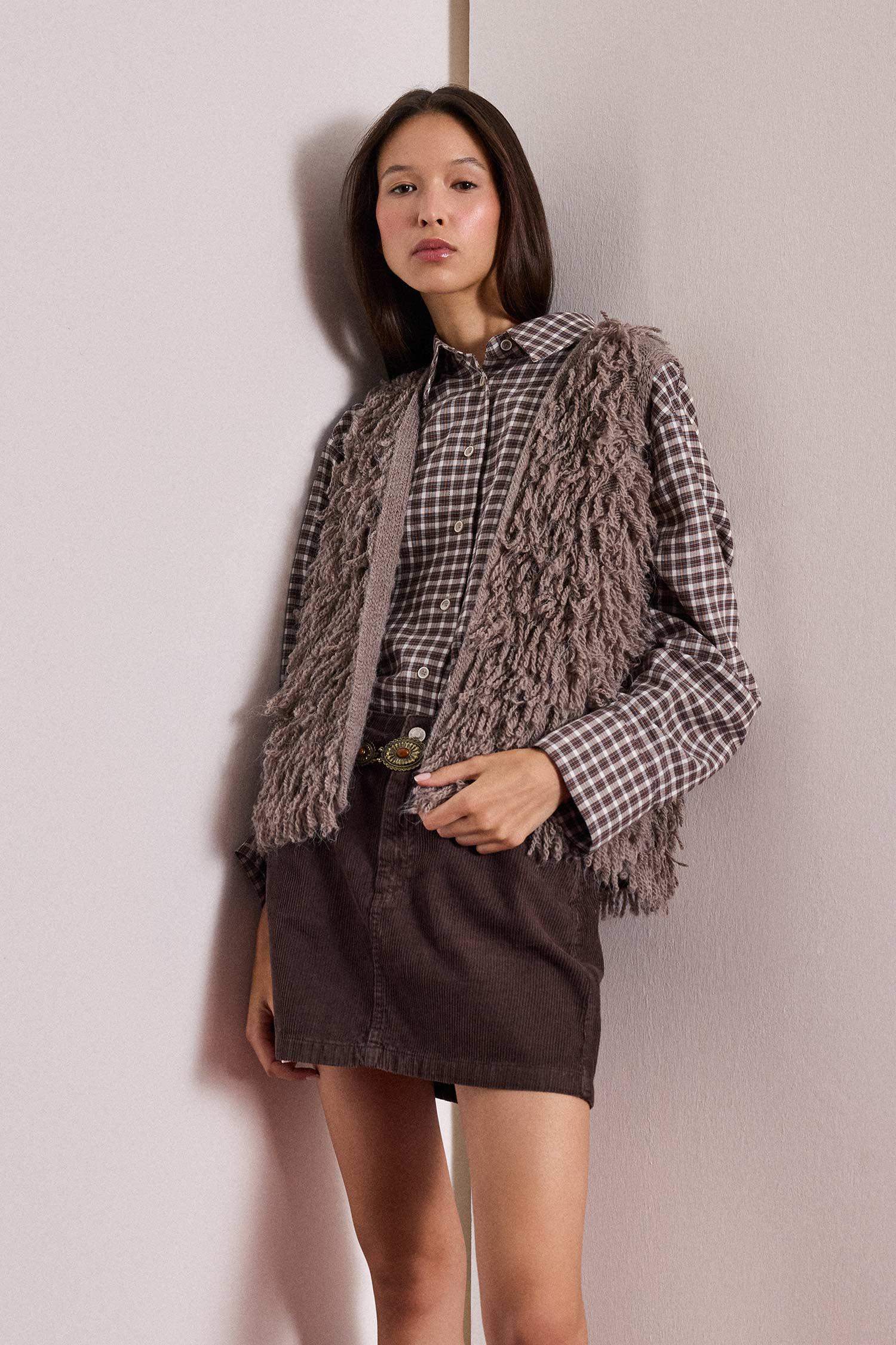 Püskül Detaylı Yelek