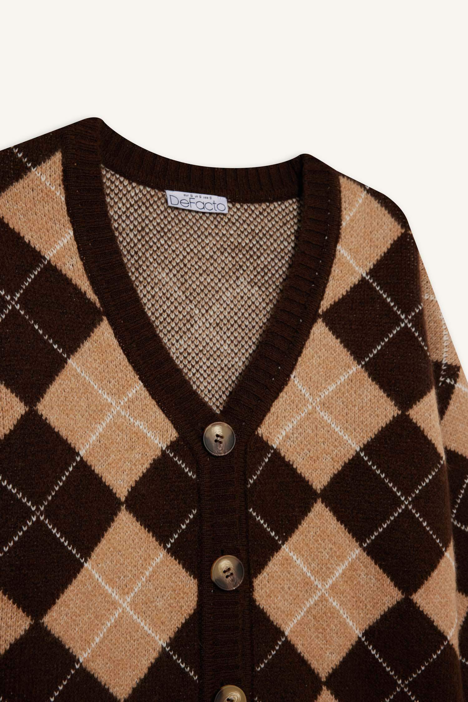 جاكيت قصة عادية وياخة V