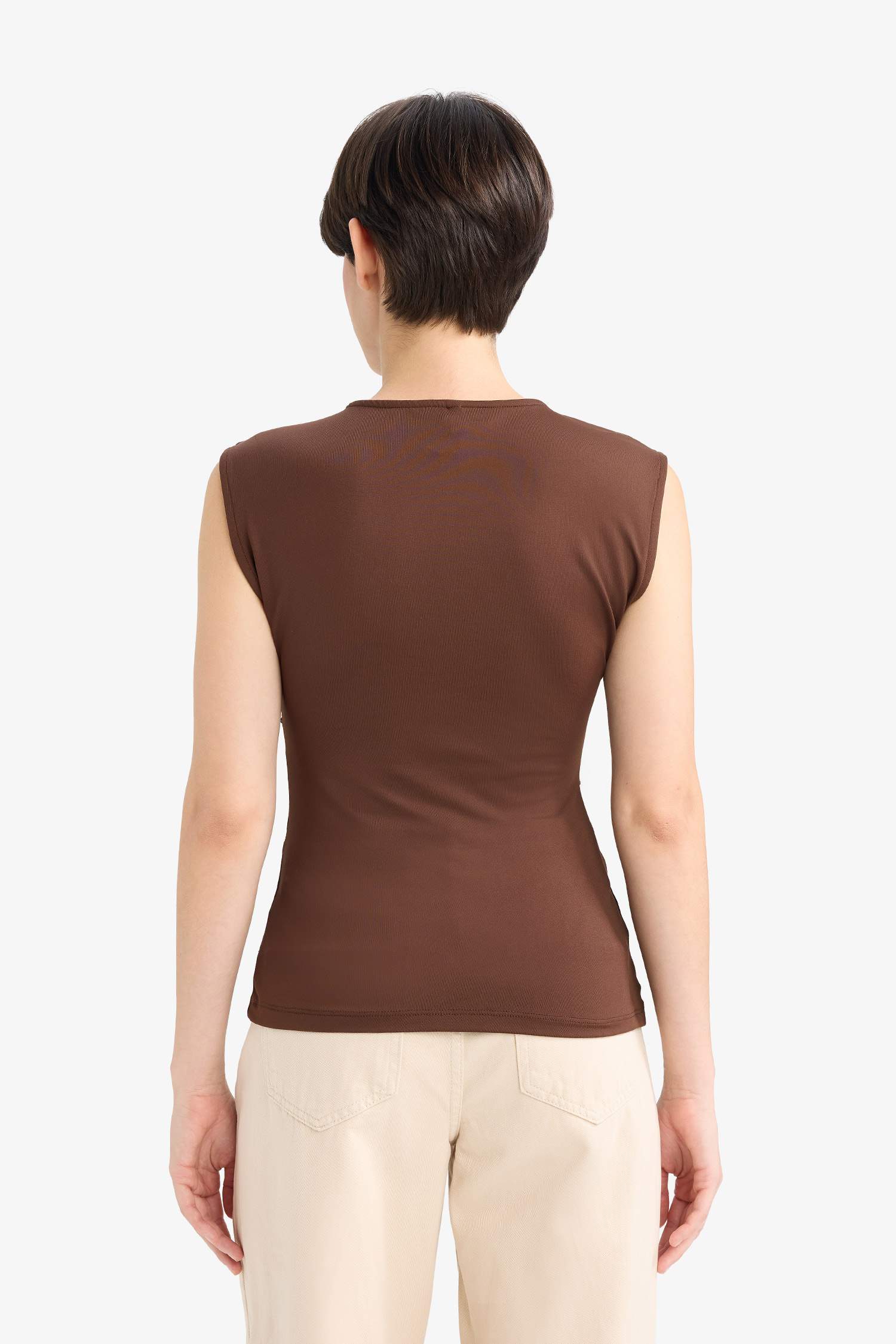 Slim Fit Dar Kesim Bisiklet Yaka Dantel Detaylı Kolsuz Bluz