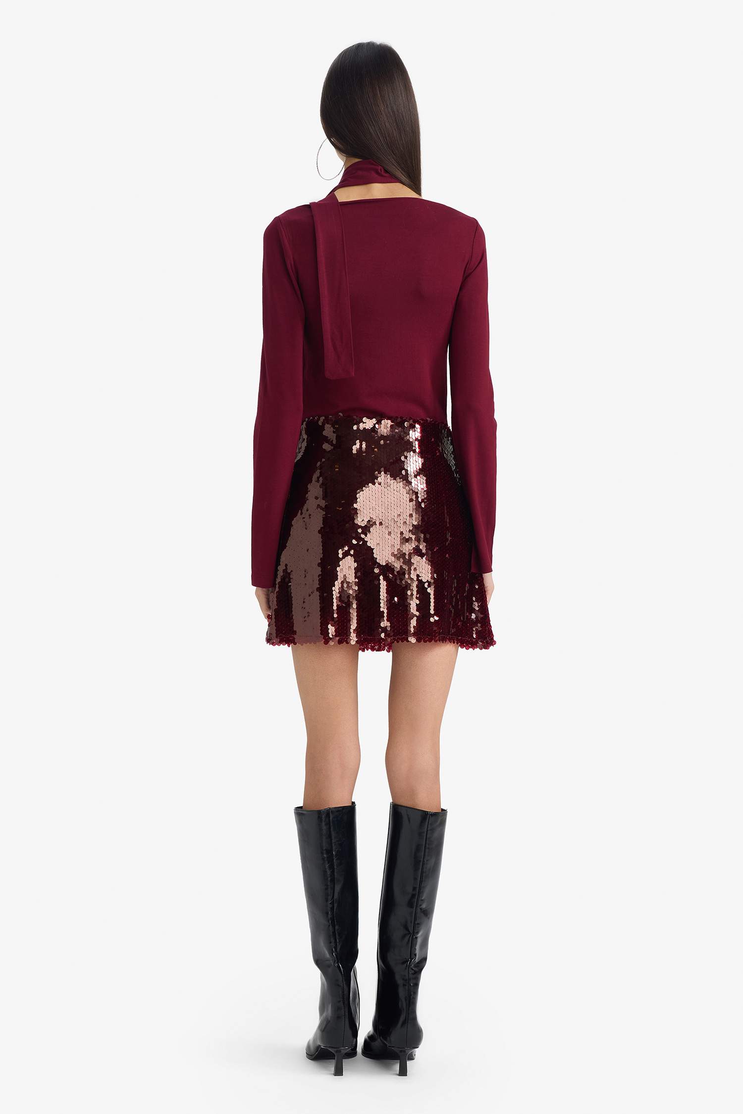 تنورة قصيرة بالترتر خصر عادي