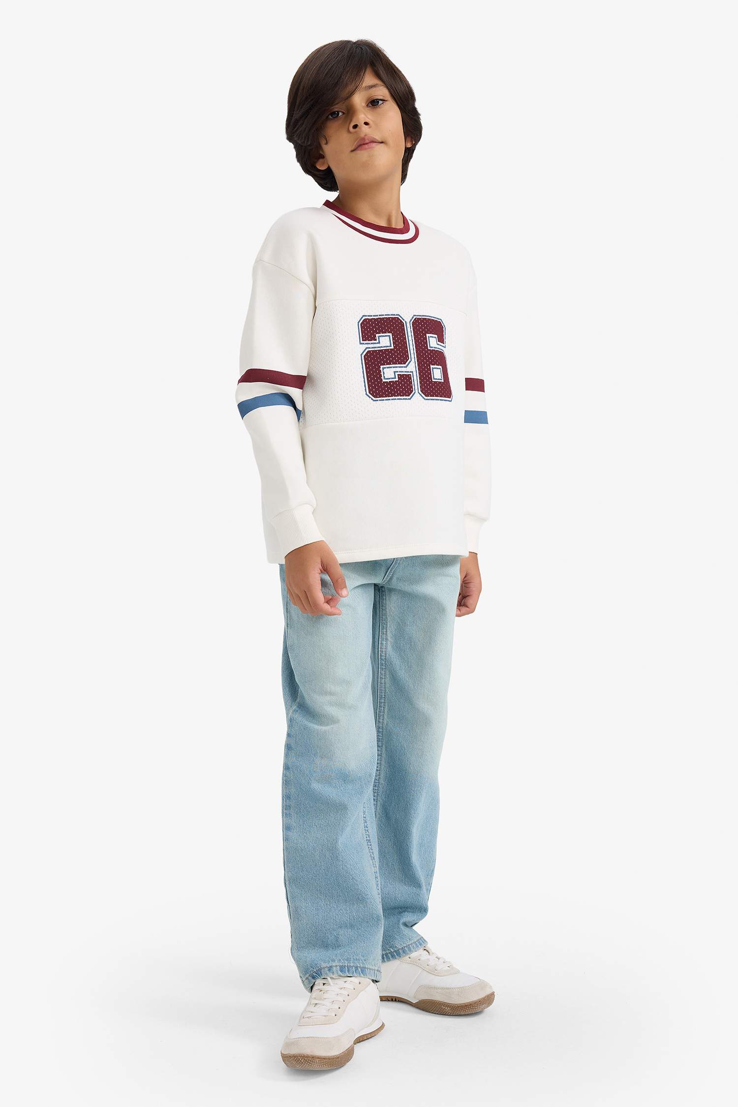 سويت شيرت ولادي قصة عادية بياخة V وبطانة ناعمة