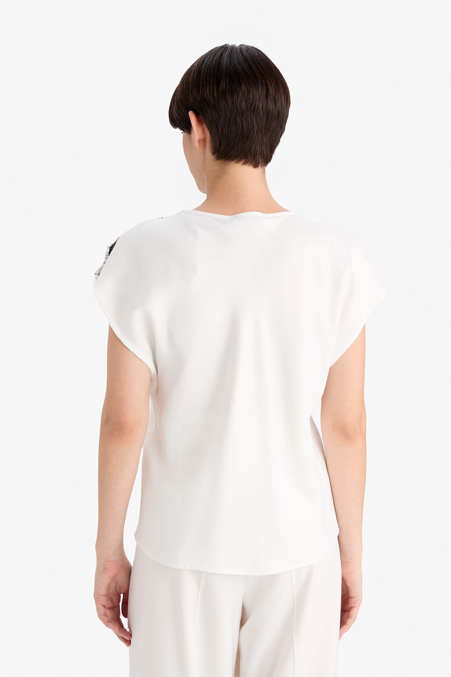 قميص نص كم ستان قصة عادية بياقة V