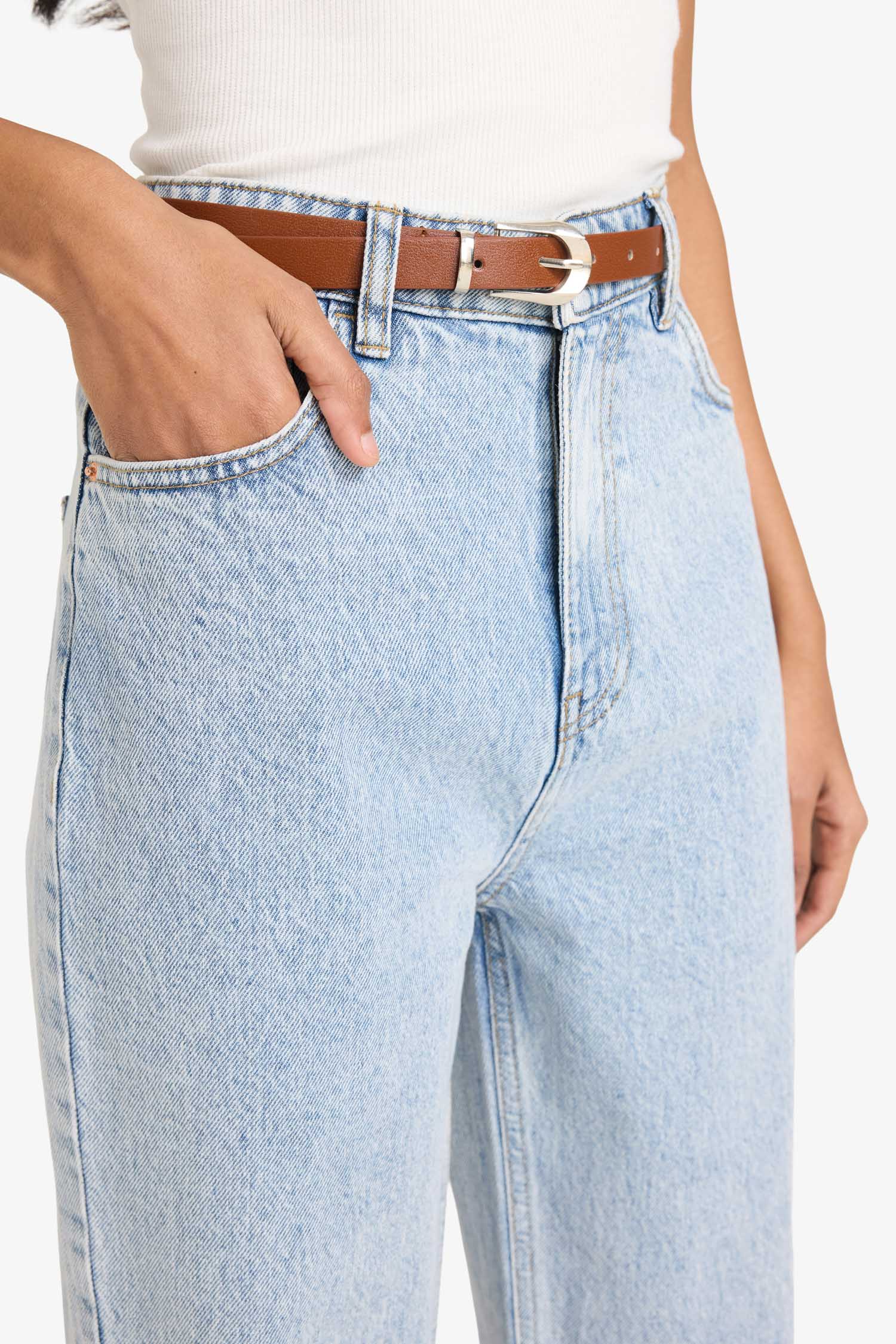 DeFacto %100 Pamuk 90's Wıde Leg Yüksek Bel Düz Paça Uzun Jean Kar Yıkamalı Pantolon görsel 4