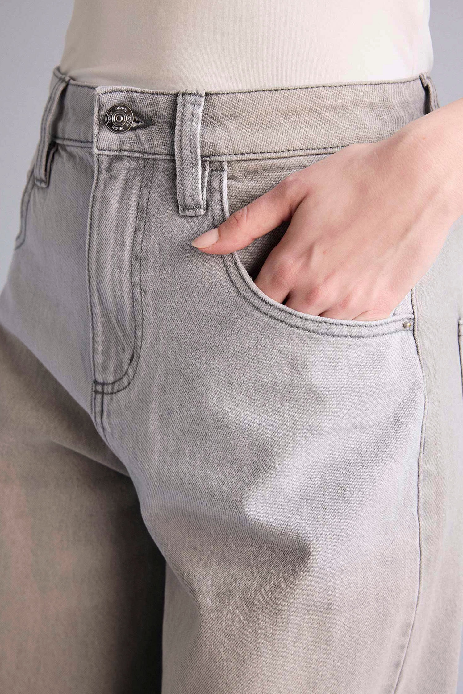 DeFacto %100 Pamuk Baggy Fıt Yüksek Bel Jean Kar Yıkamalı Pantolon görsel 4