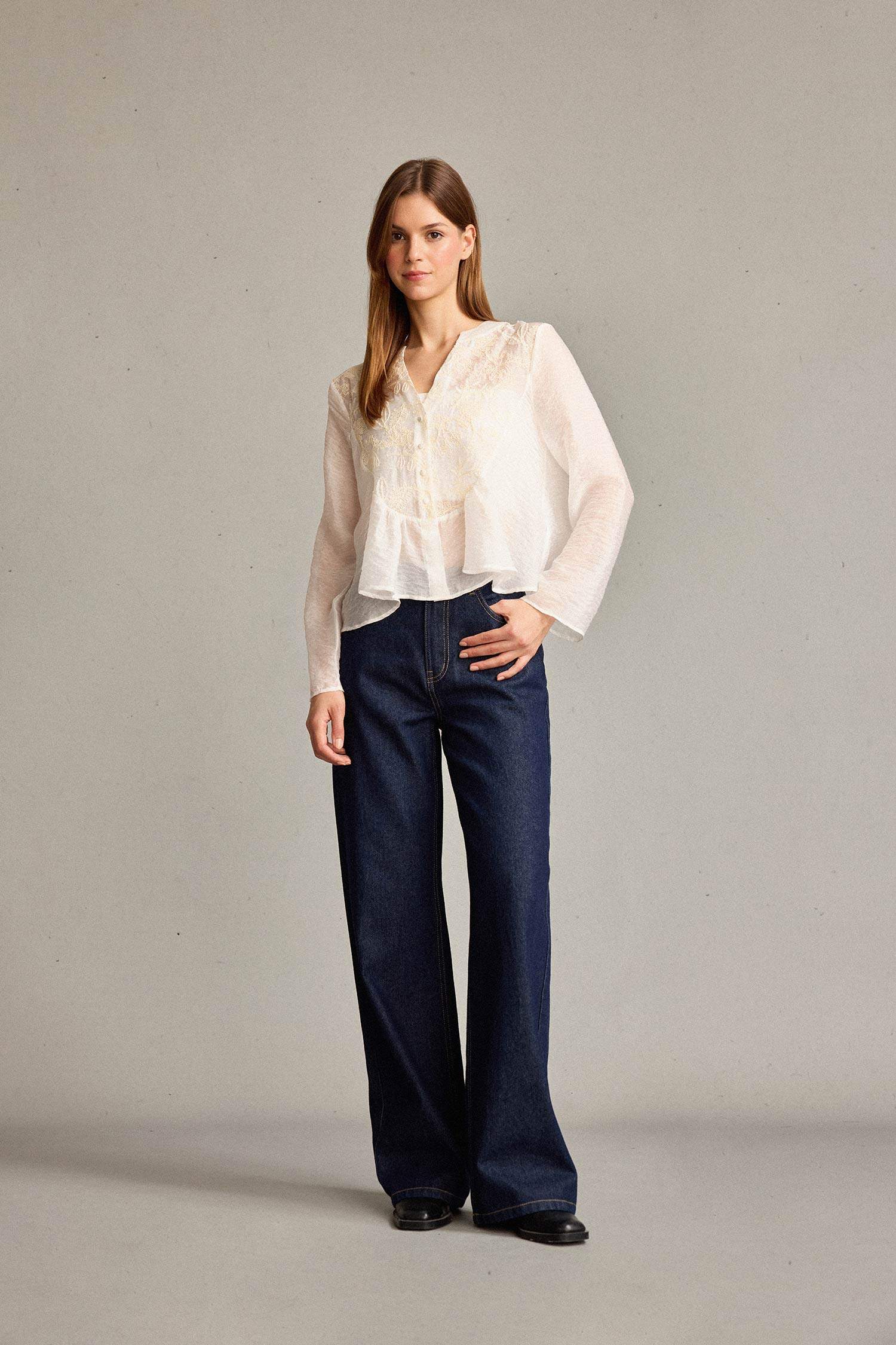 قميص ردن طويل بياخة V