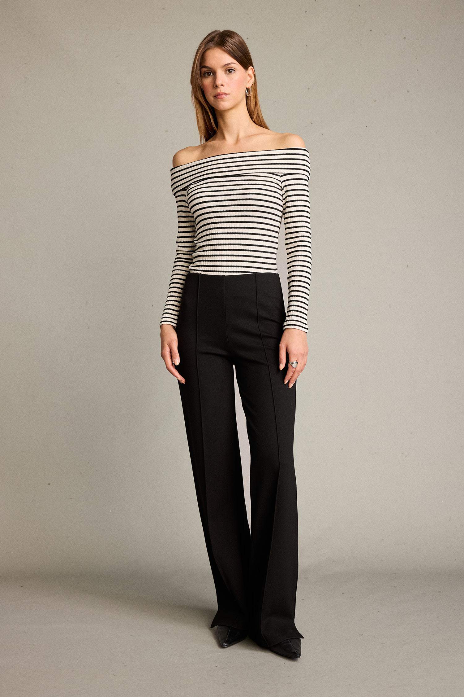 بلوزة مخطط ردن طويل بكتف مفتوح