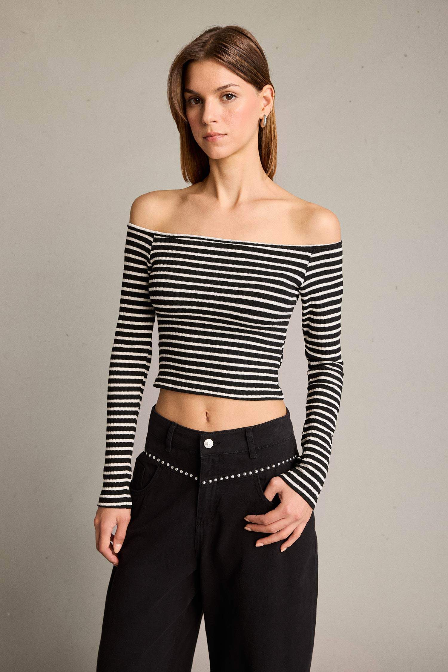 Omzu Açık Çizgili Uzun Kollu Bluz