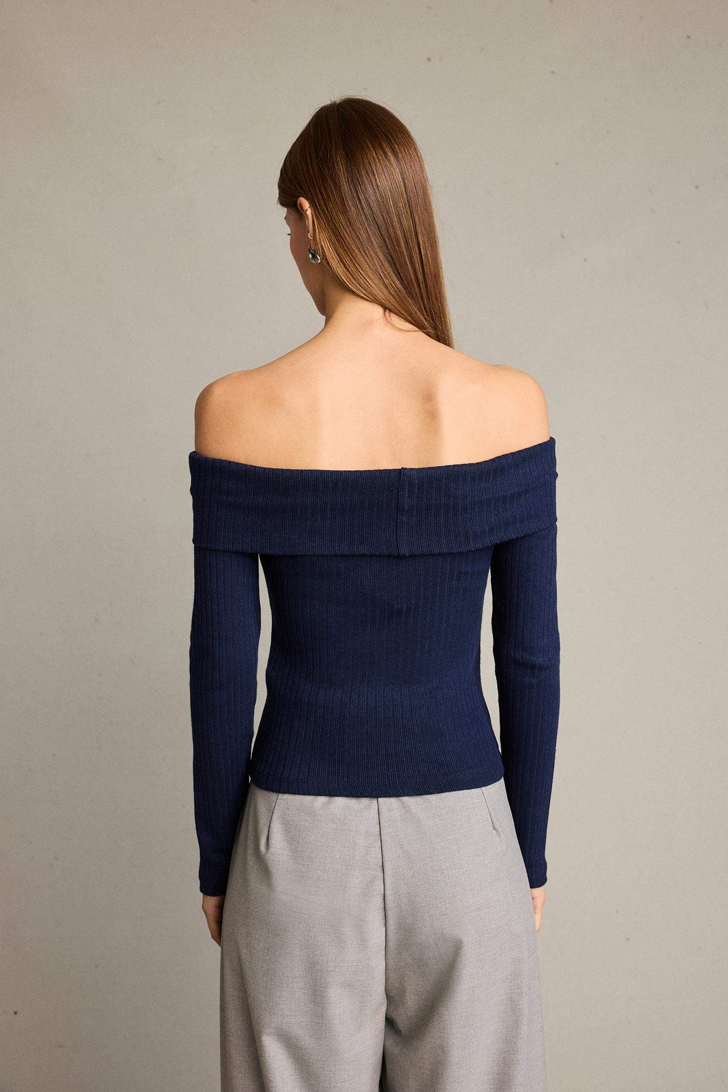 Kayık Yaka Uzun Kollu Tişört