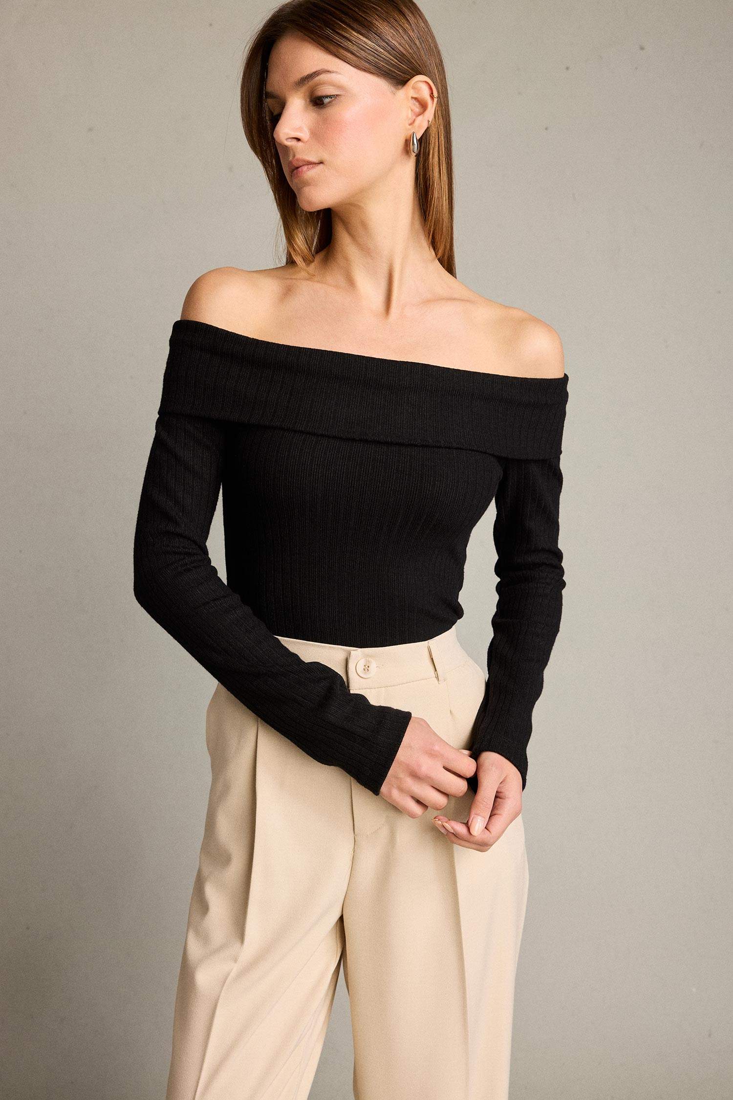 Kayık Yaka Uzun Kollu Tişört