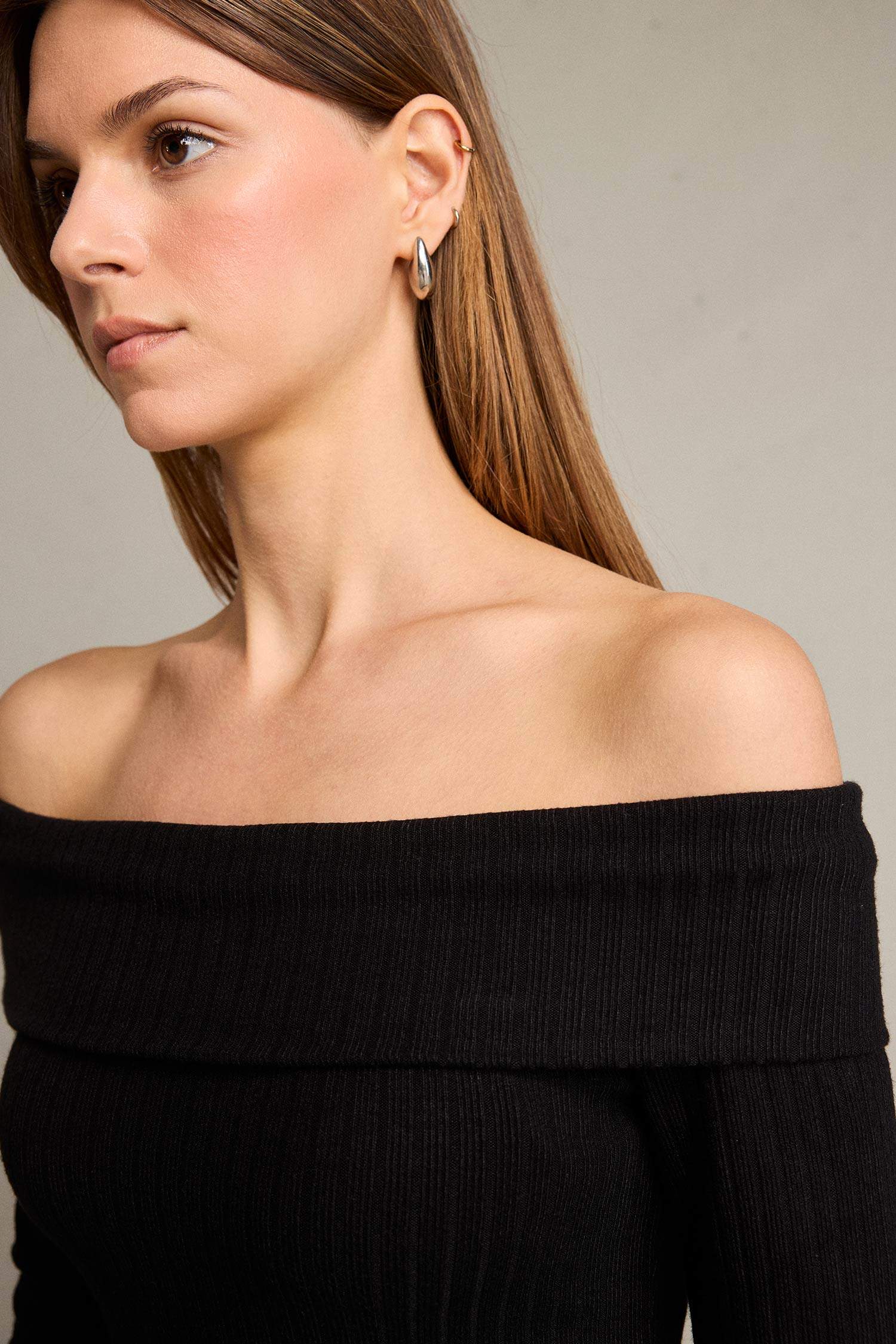 Kayık Yaka Uzun Kollu Tişört