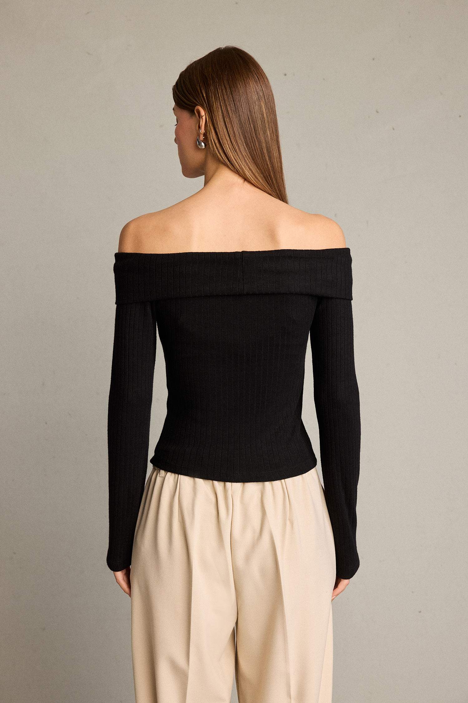 Kayık Yaka Uzun Kollu Tişört