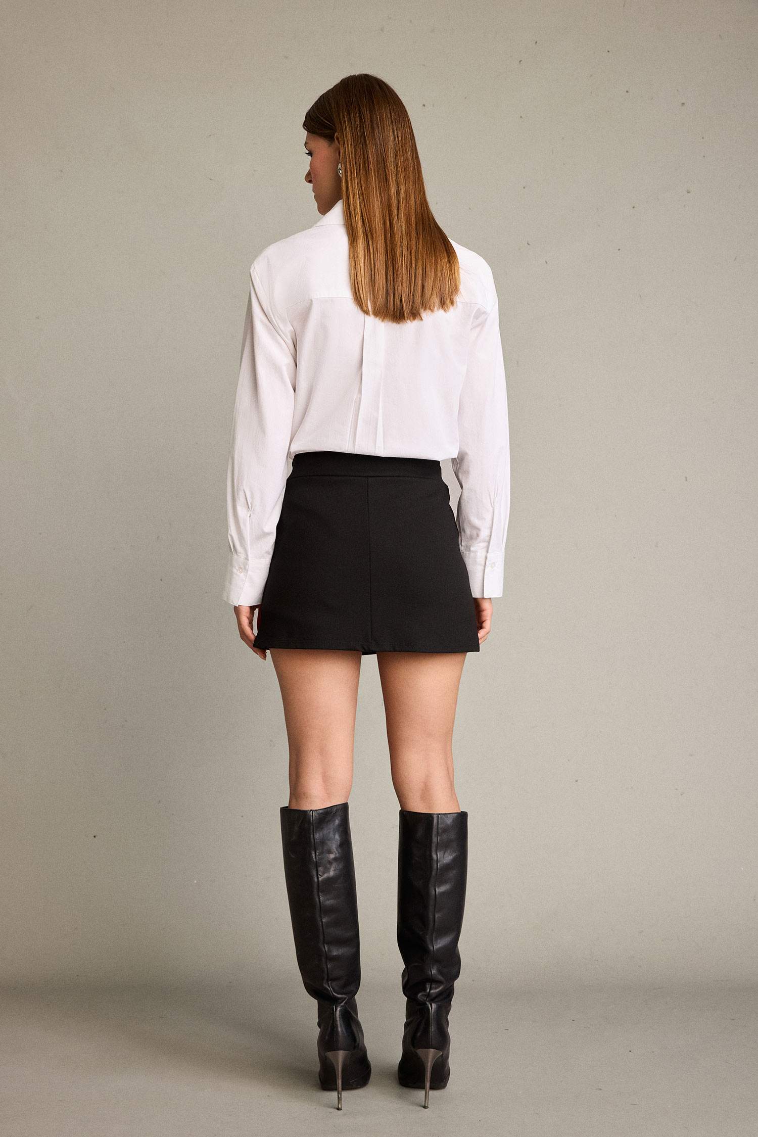 Slim Fit Dar Kesim Yırtmaçlı Şort Etek