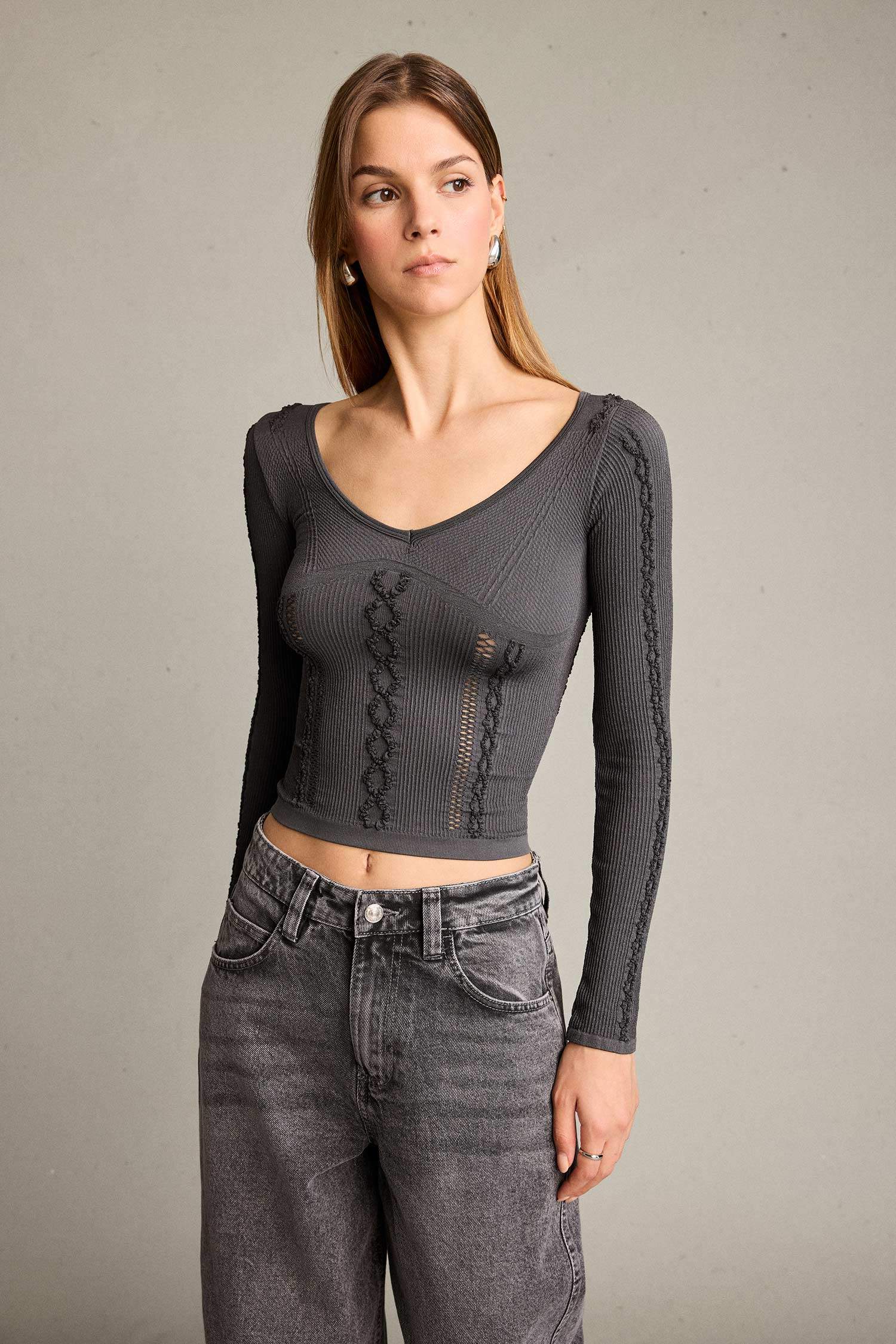 Fitted V Yaka Uzun Kollu Tişört