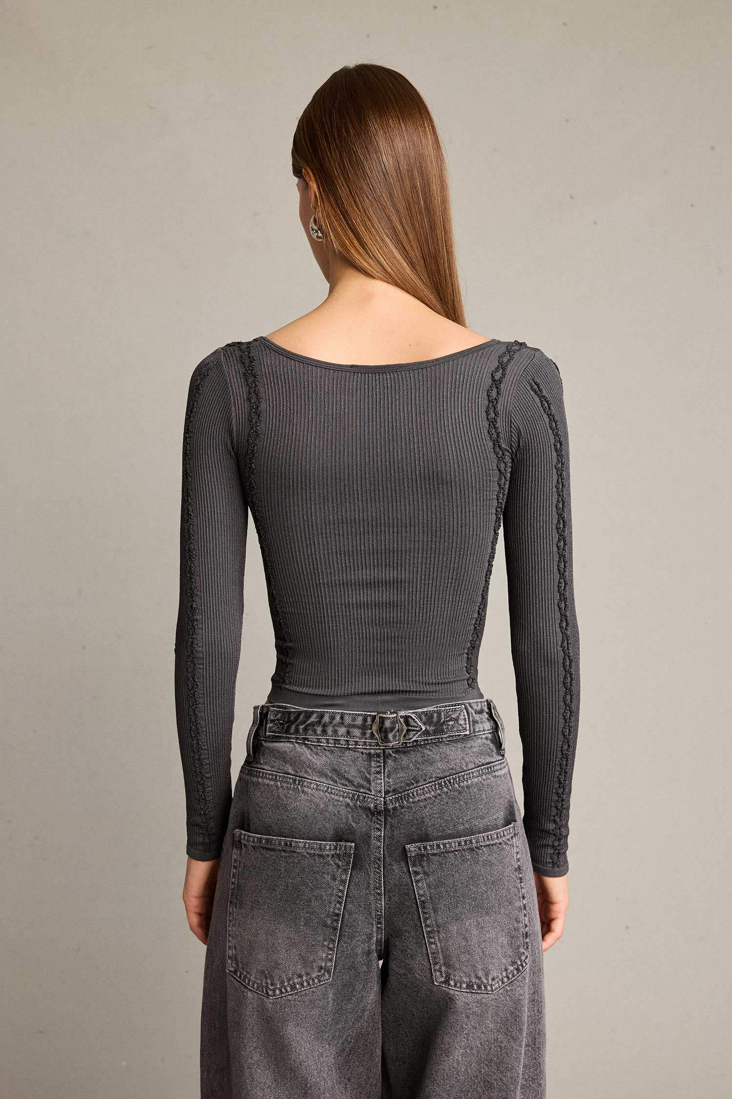 Fitted V Yaka Uzun Kollu Tişört