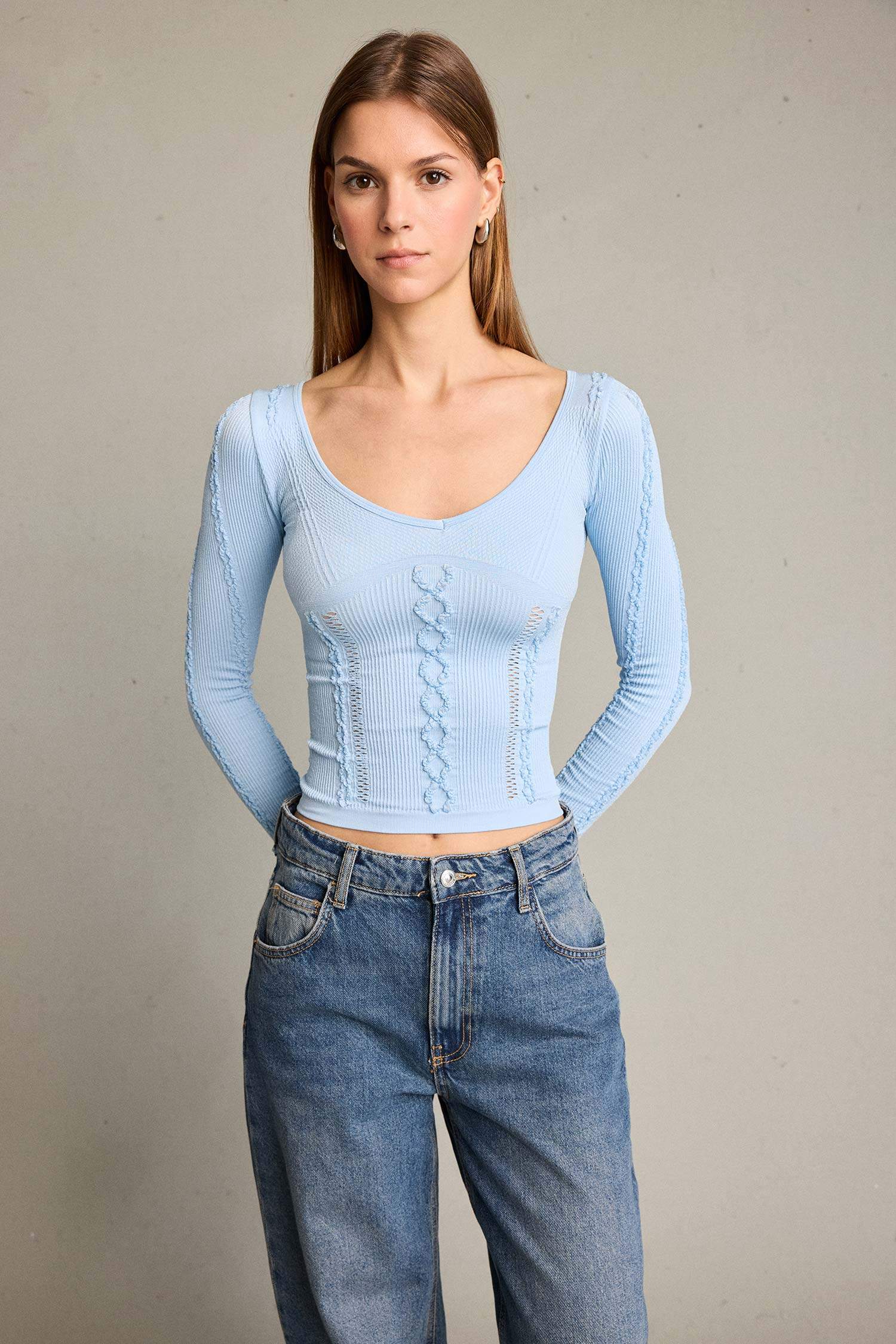 تيشيرت ردن طويل مخصر بياخة V