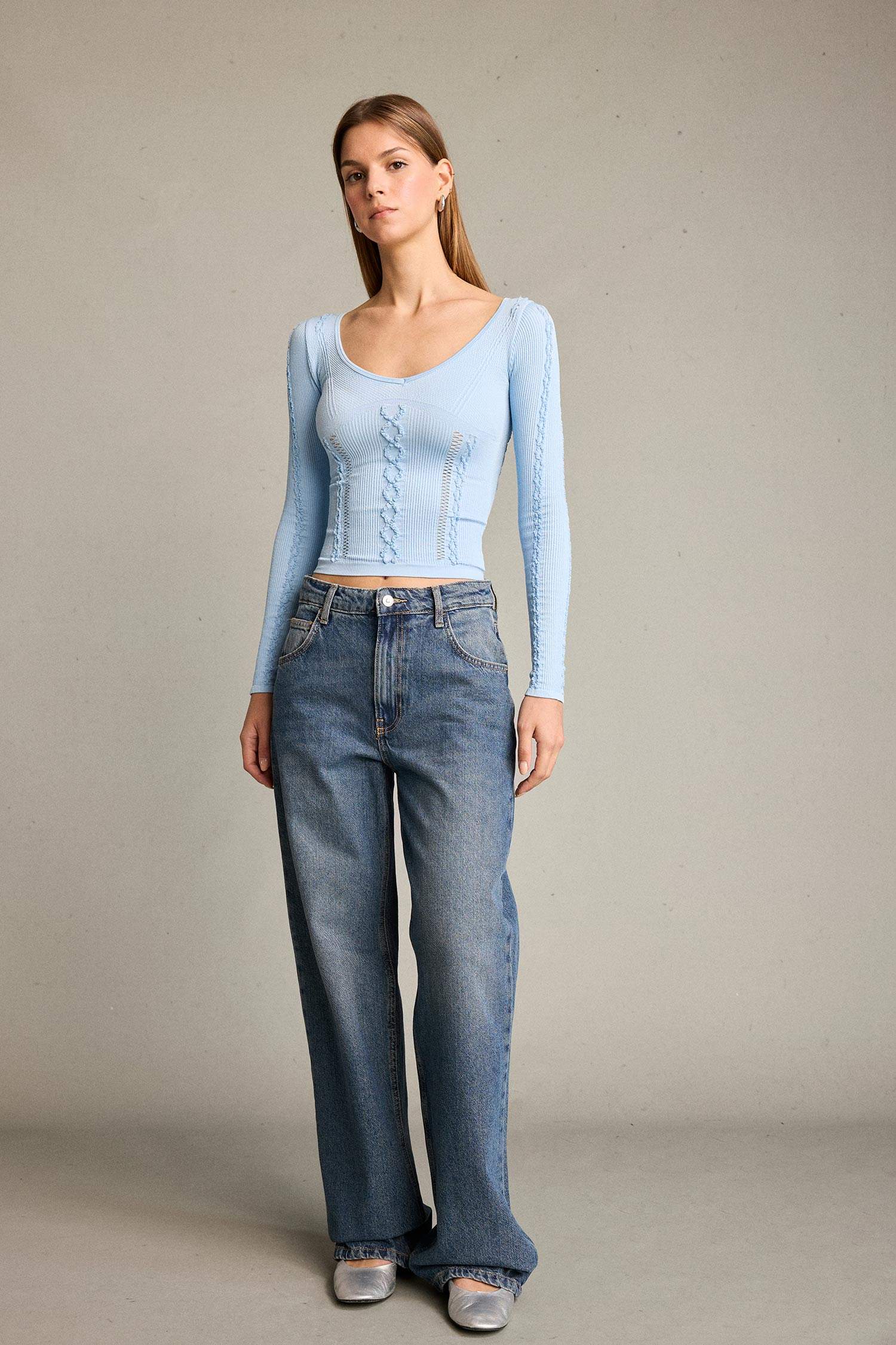 تيشيرت ردن طويل مخصر بياخة V