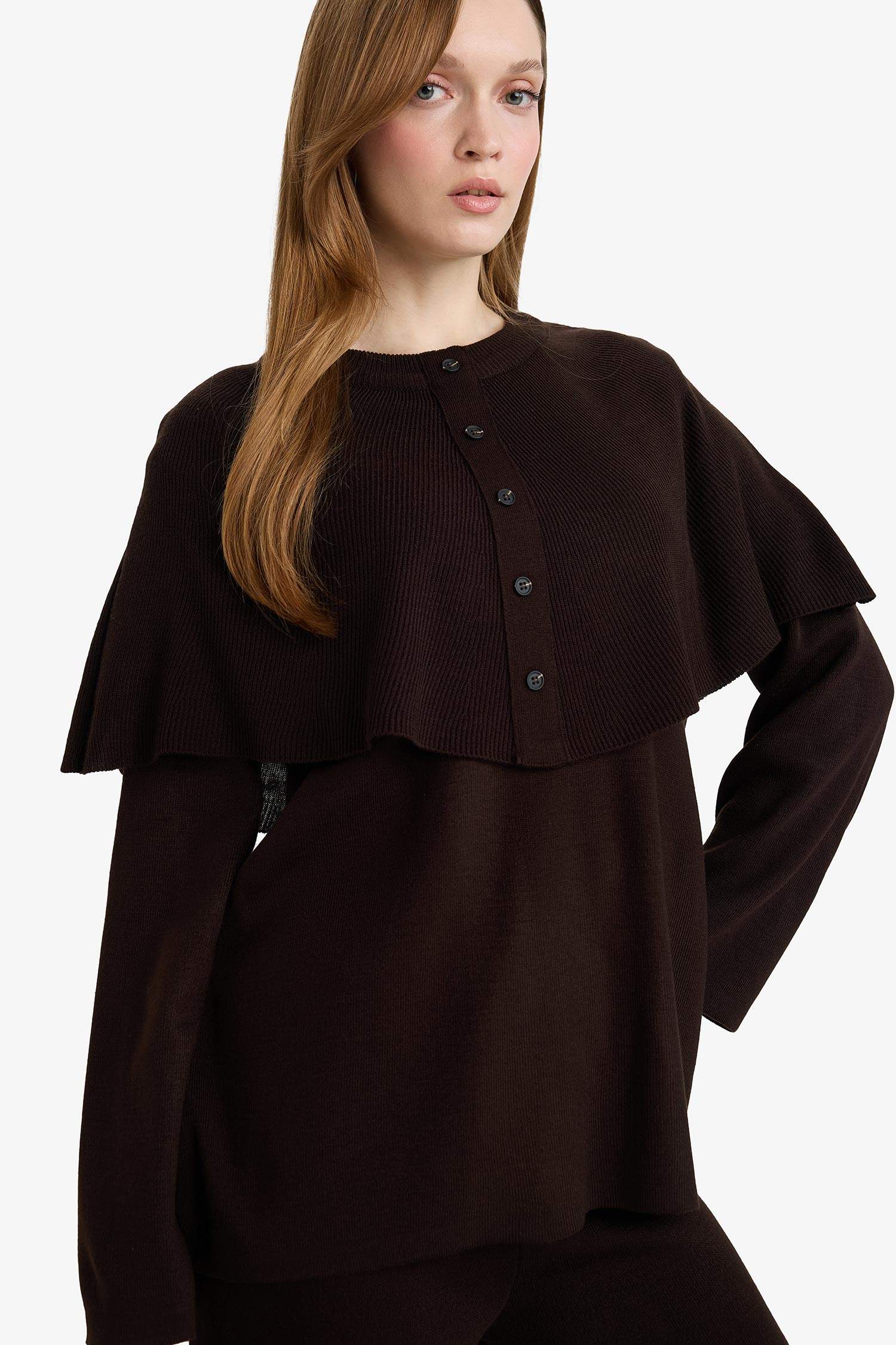 بلوز تريكو قصة عادية بأزرار