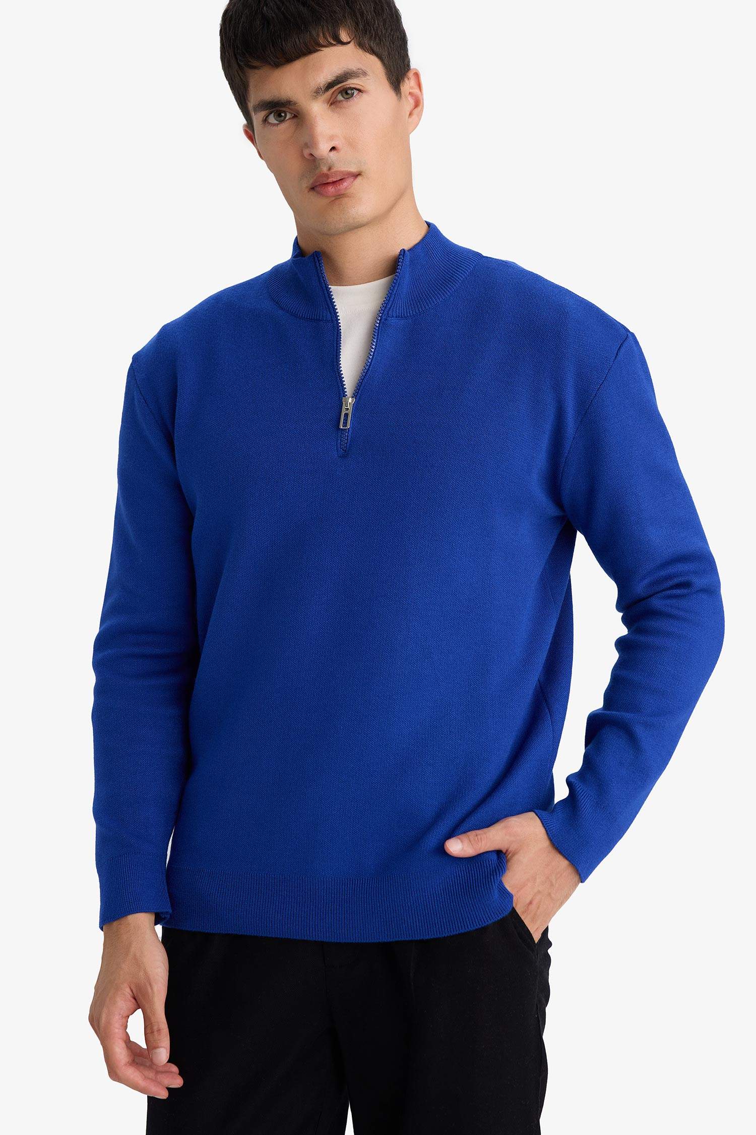 Standard Fit Zip-Up Turtle Neck Knitwear Pullover