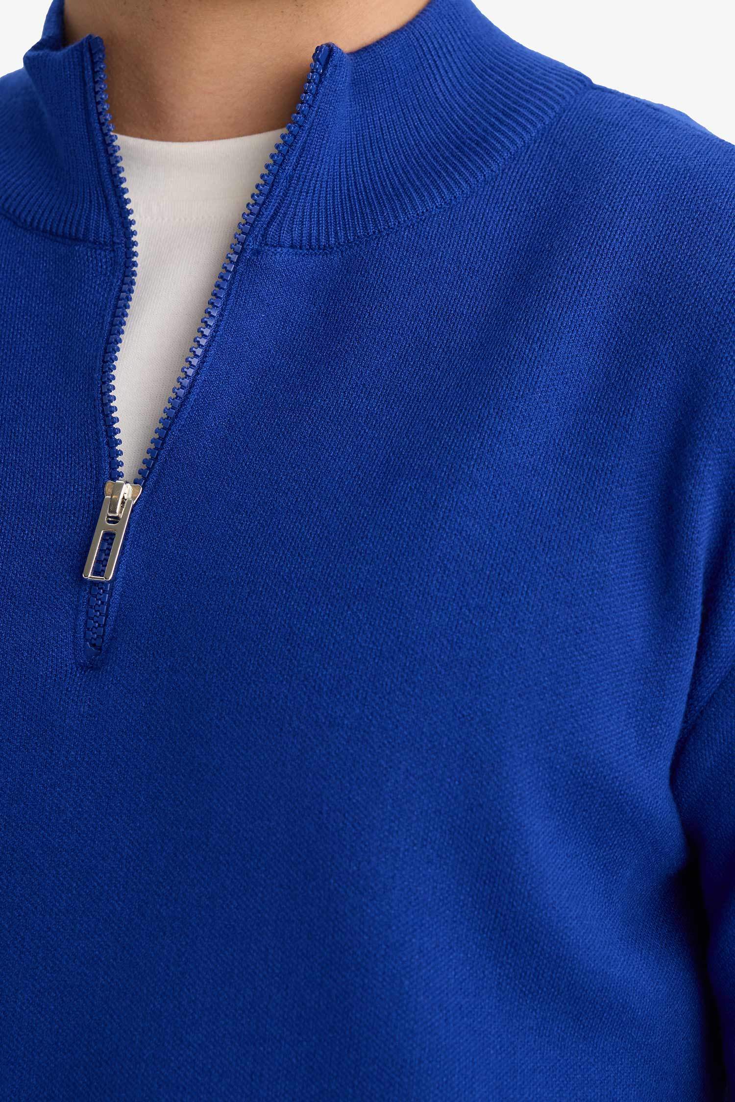 Standard Fit Zip-Up Turtle Neck Knitwear Pullover