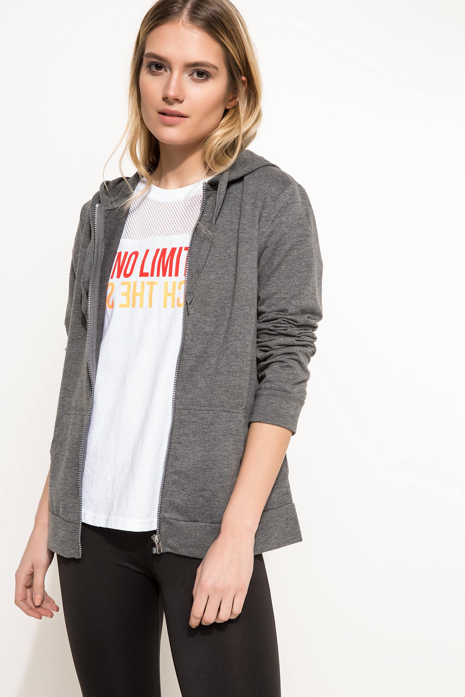 Defacto Kapüşonlu Sweatshirt. 1