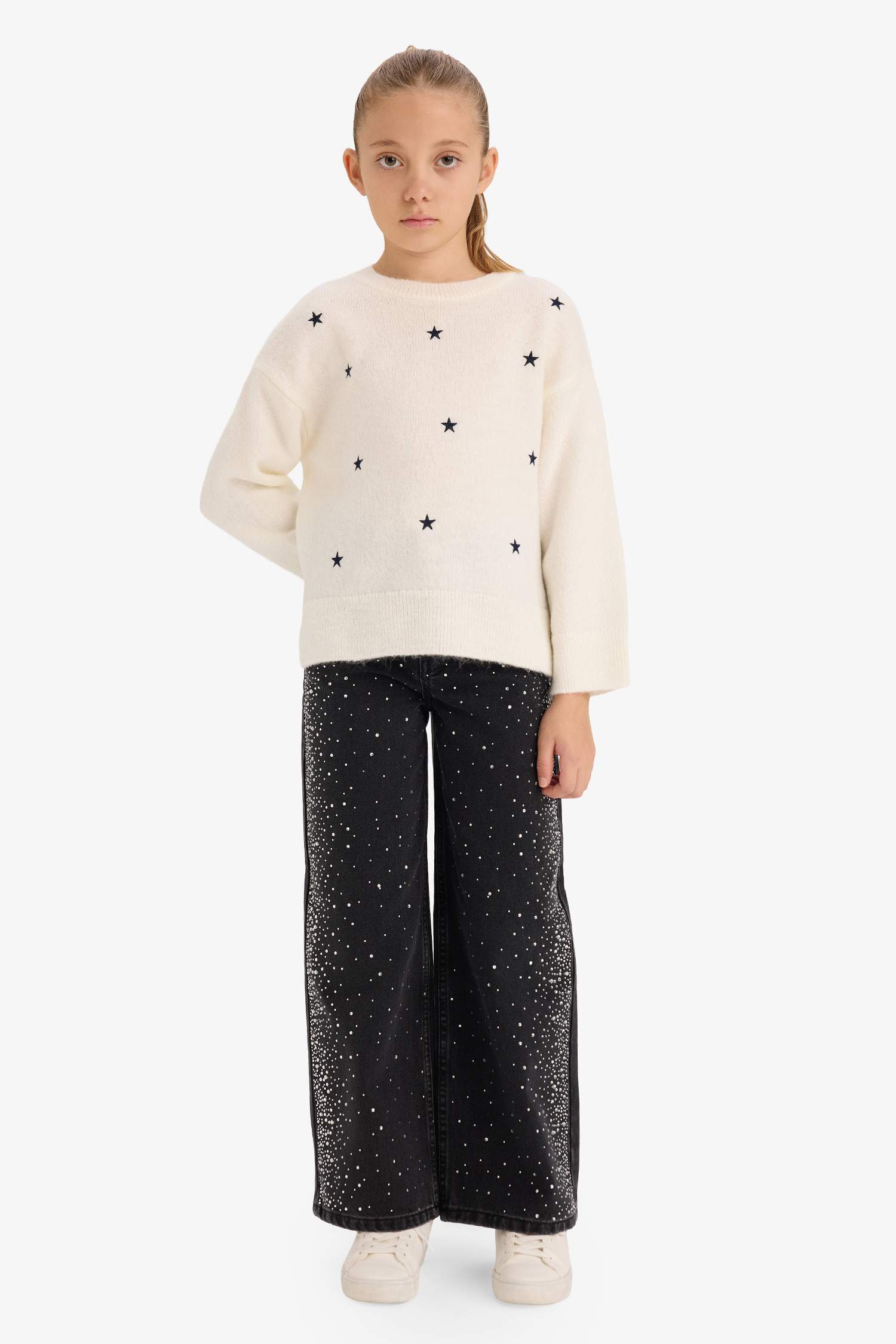 بلوز صوف بناتي مطرز قصة عادية بياخة مستديرة