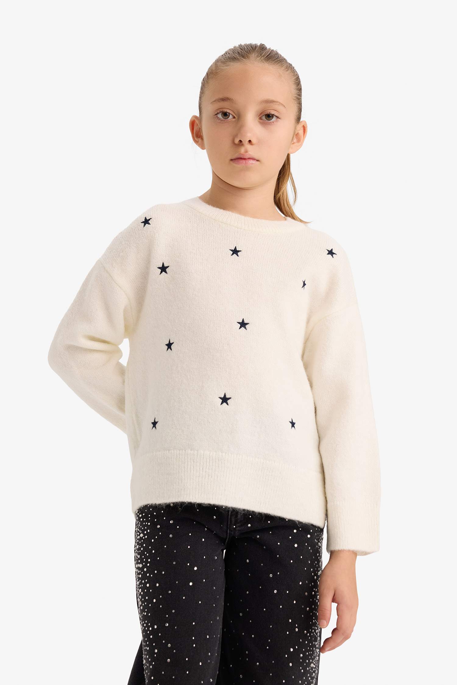 بلوز صوف بناتي مطرز قصة عادية بياخة مستديرة