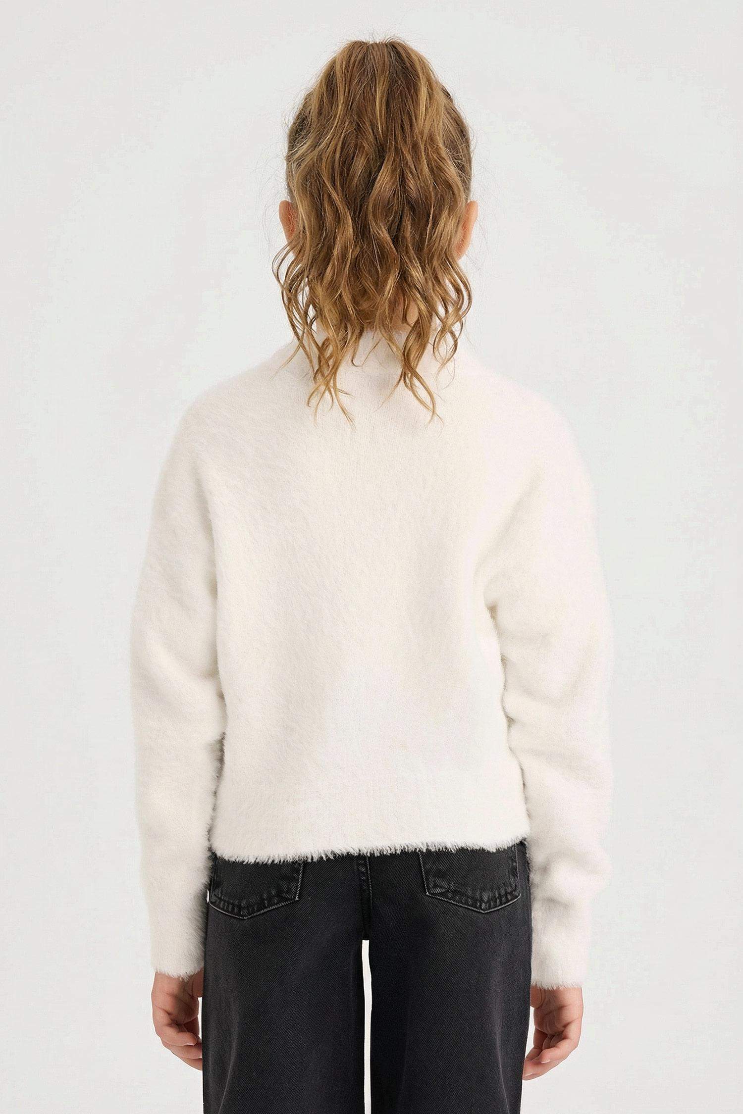 Kız Çocuk Yılbaşı Temalı Yumuşak Dokulu Fiyonk Düğmeli Hırka