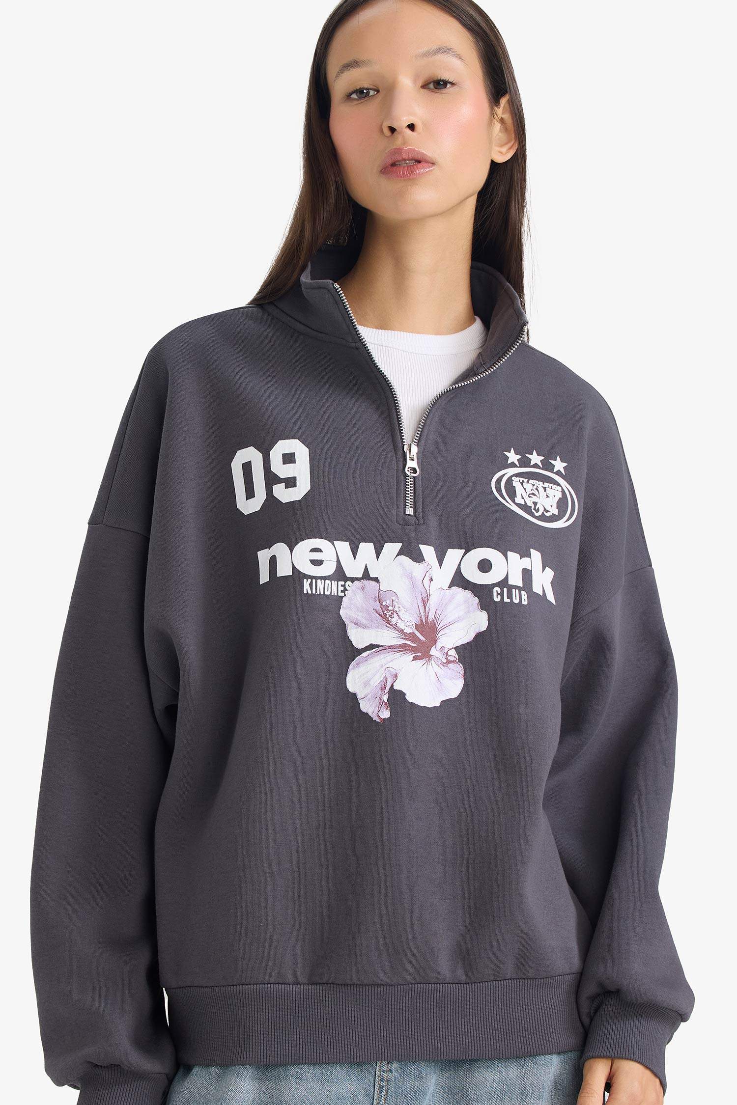 Regular Fit Dik Yaka Yarım Fermuarlı Baskılı Sweatshirt