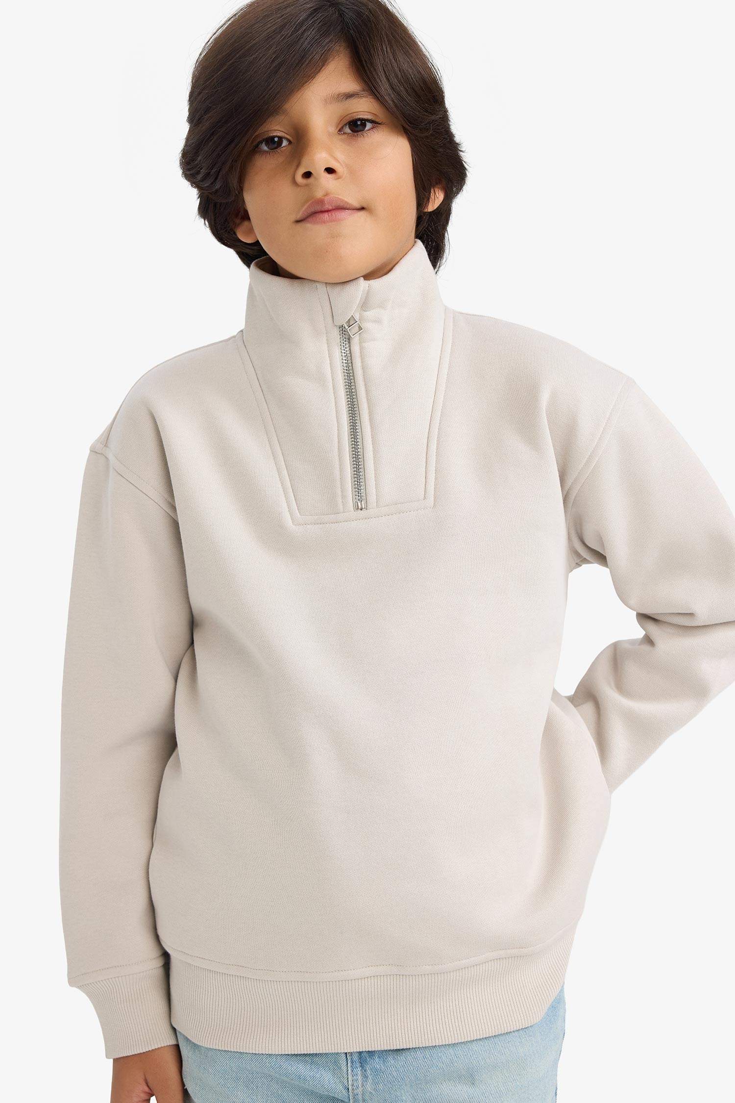 سويت شيرت ولادي قصة عادية وبطانة ناعمة وياخة بسحاب