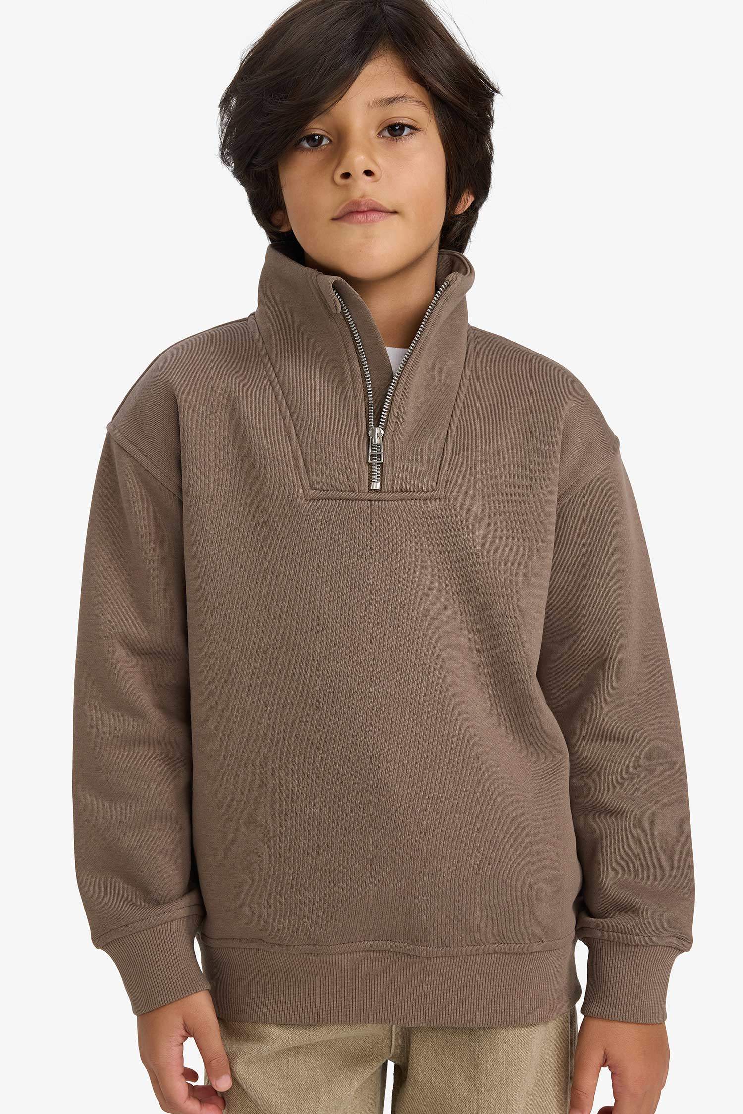 سويت شيرت ولادي قصة عادية وبطانة ناعمة وياخة بسحاب