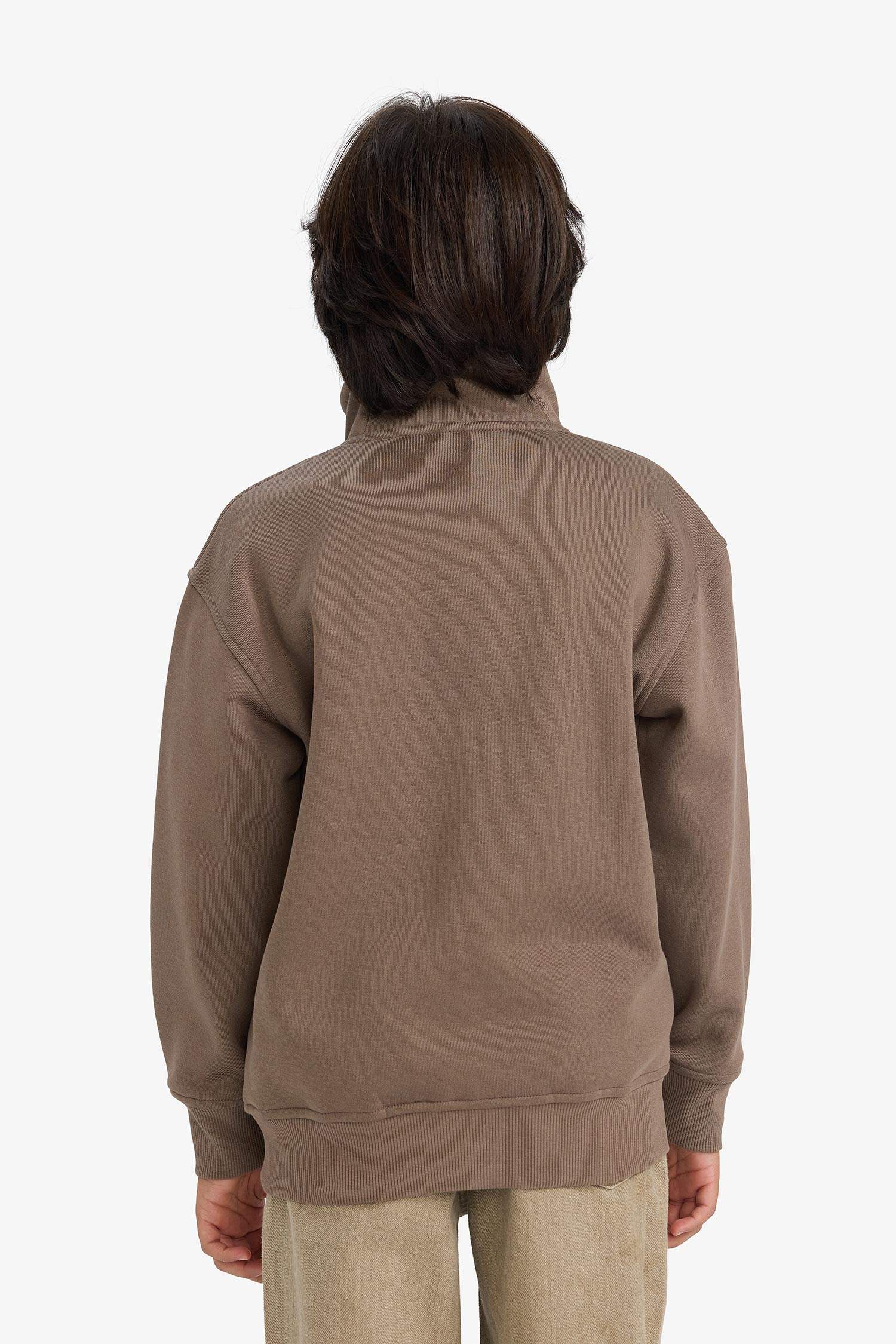 سويت شيرت ولادي قصة عادية وبطانة ناعمة وياخة بسحاب