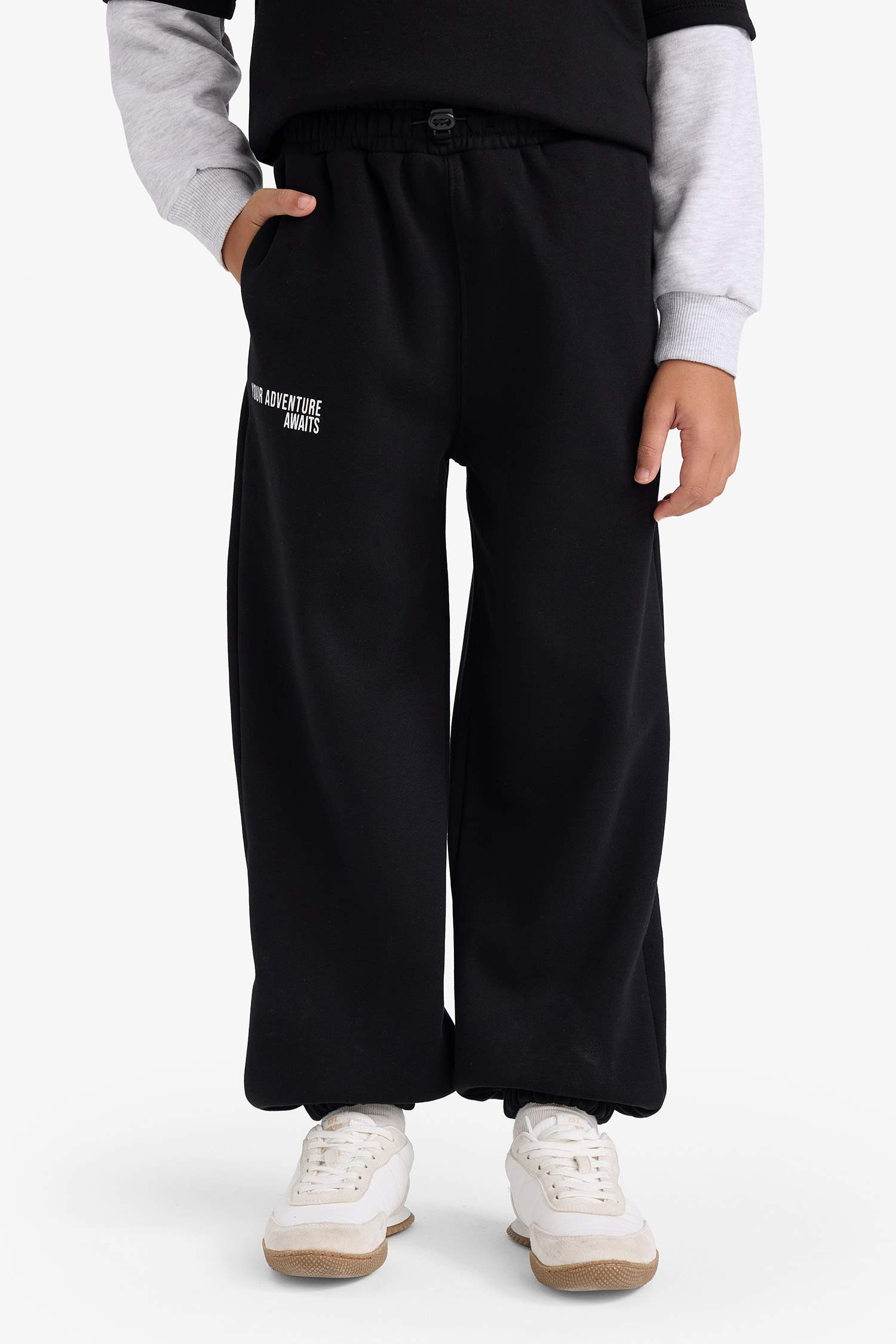 بنطرون ولادي بطبعة شعار اوفر سايز قماش تقيل