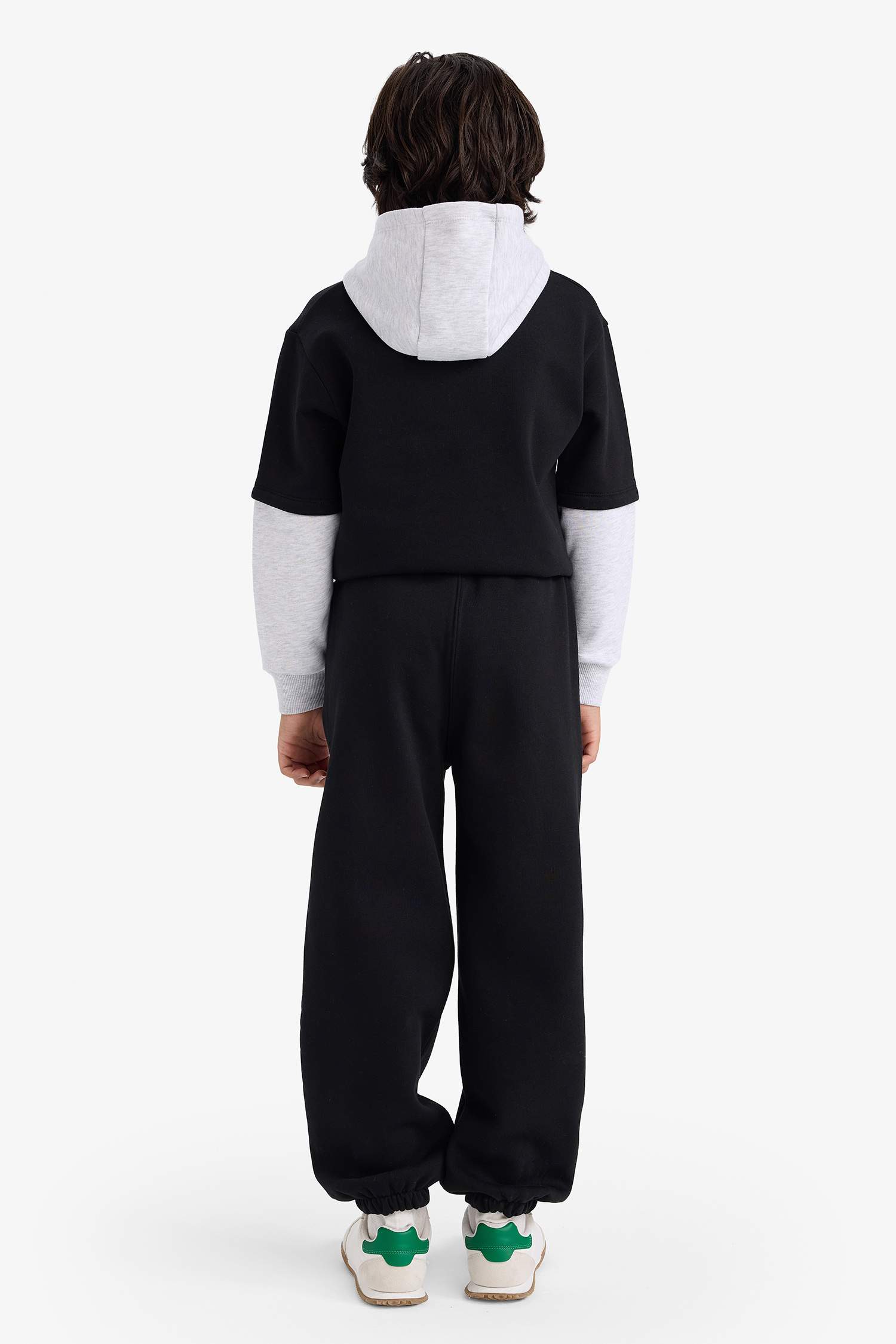 بنطرون ولادي بطبعة شعار اوفر سايز قماش تقيل